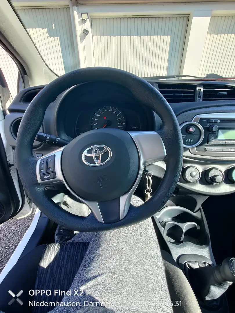 Toyota Yaris Yaris+1.0+VVT-i Weiß - 2