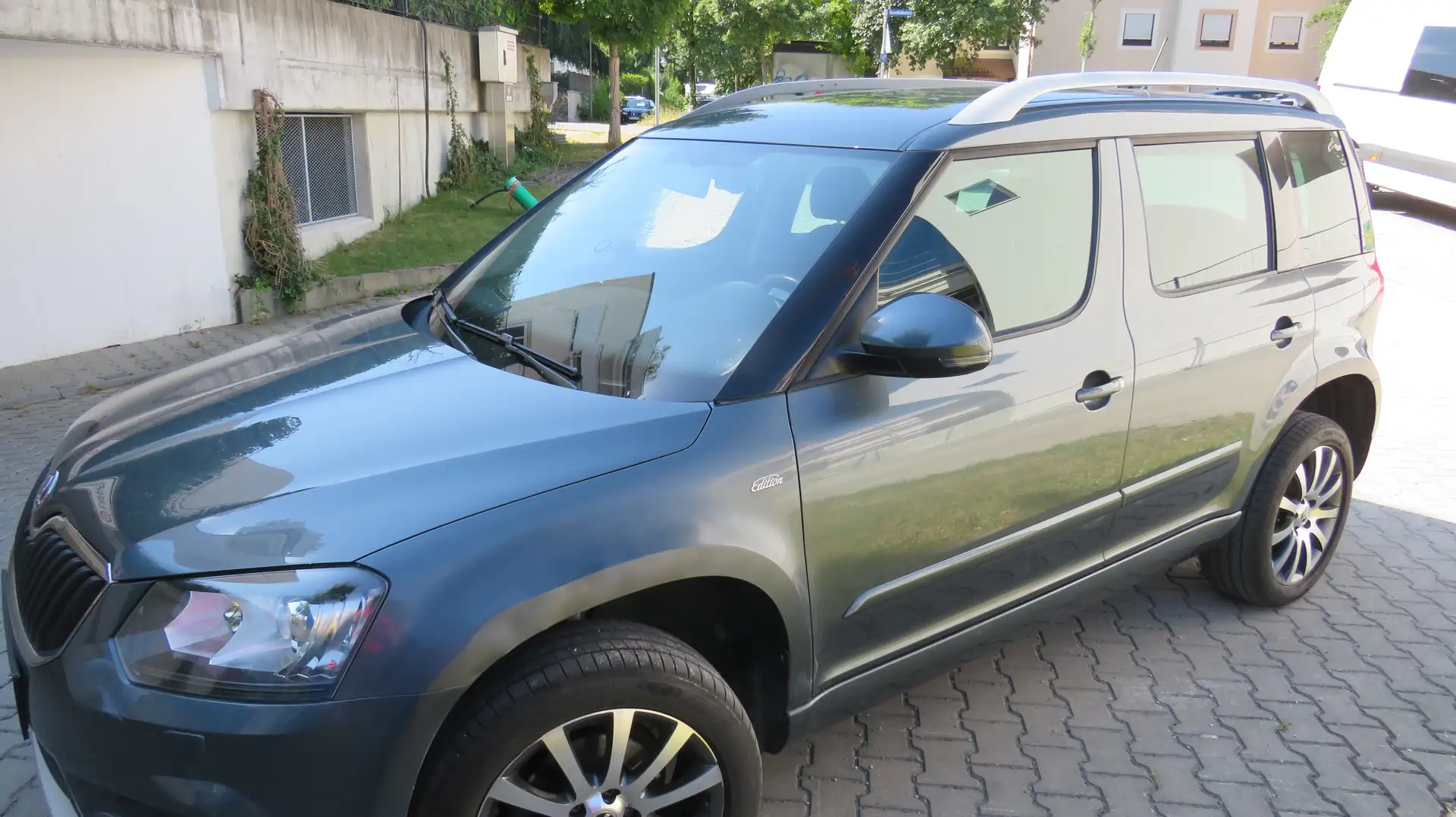 Skoda Yeti Yeti 2.0 TDI Edition Gri - 2