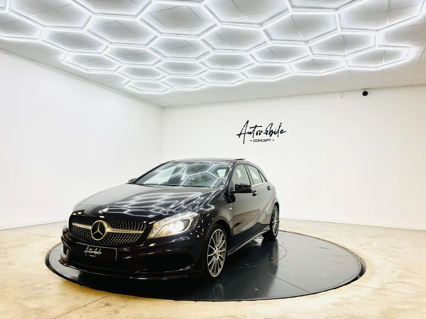 Mercedes-Benz A 180 ✅1AN GARANTIE✅PACK AMG✅PANO✅EURO 6b Violett - 1