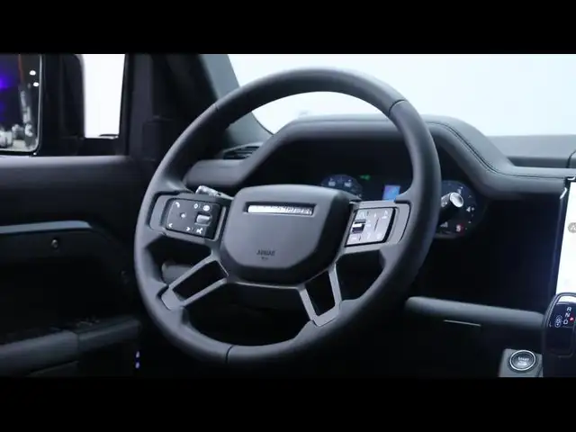 Land Rover Defender 90 view 14