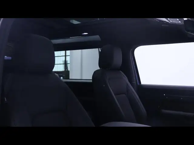 Land Rover Defender 90 view 11