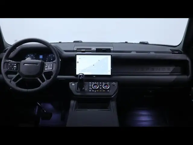 Land Rover Defender 90 view 13
