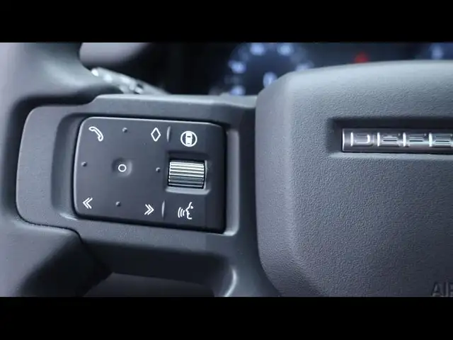 Land Rover Defender 90 view 15