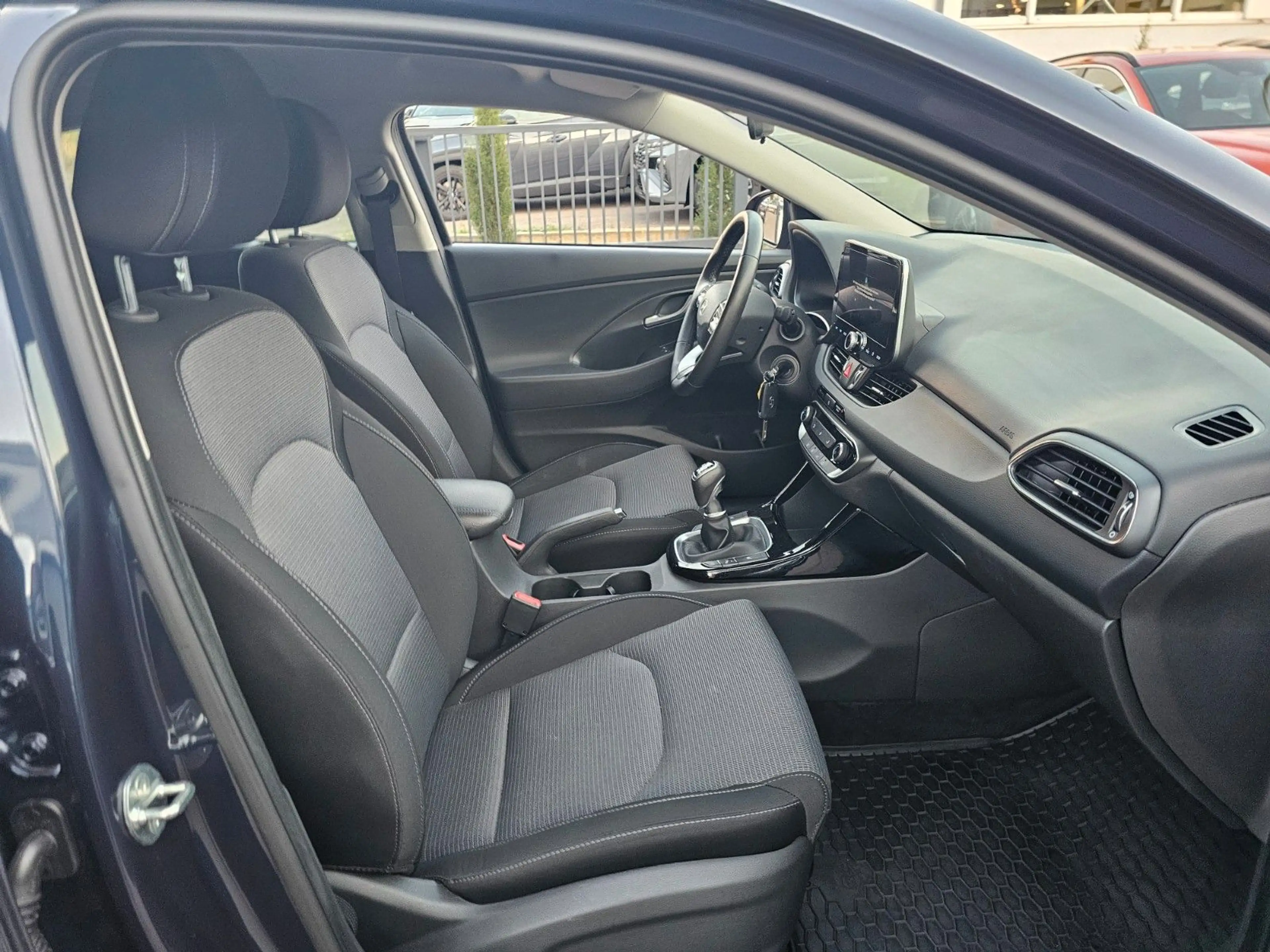 Hyundai i30 1,0 T-GDI Fastback Smart — photo 12