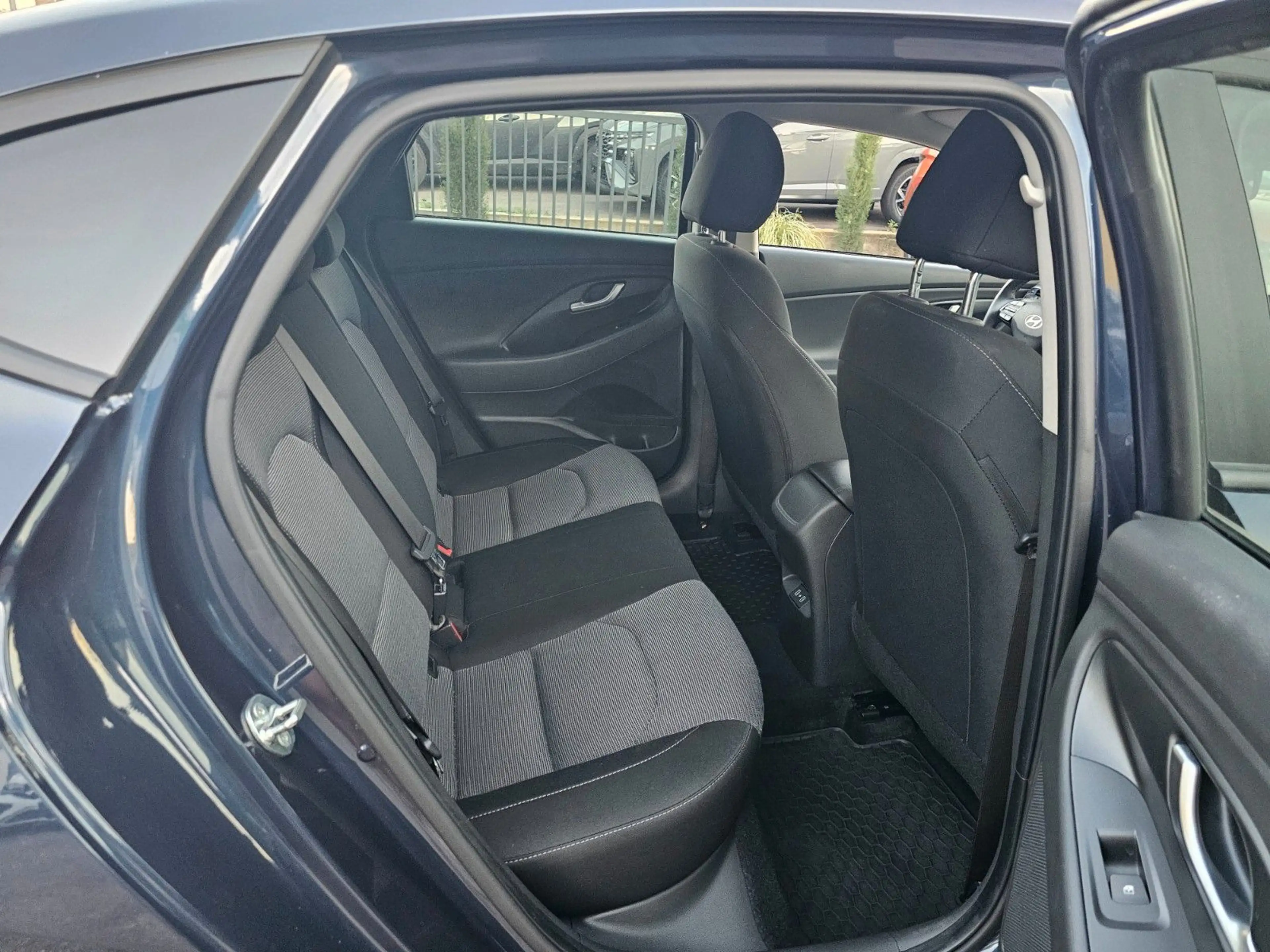 Hyundai i30 1,0 T-GDI Fastback Smart — photo 11