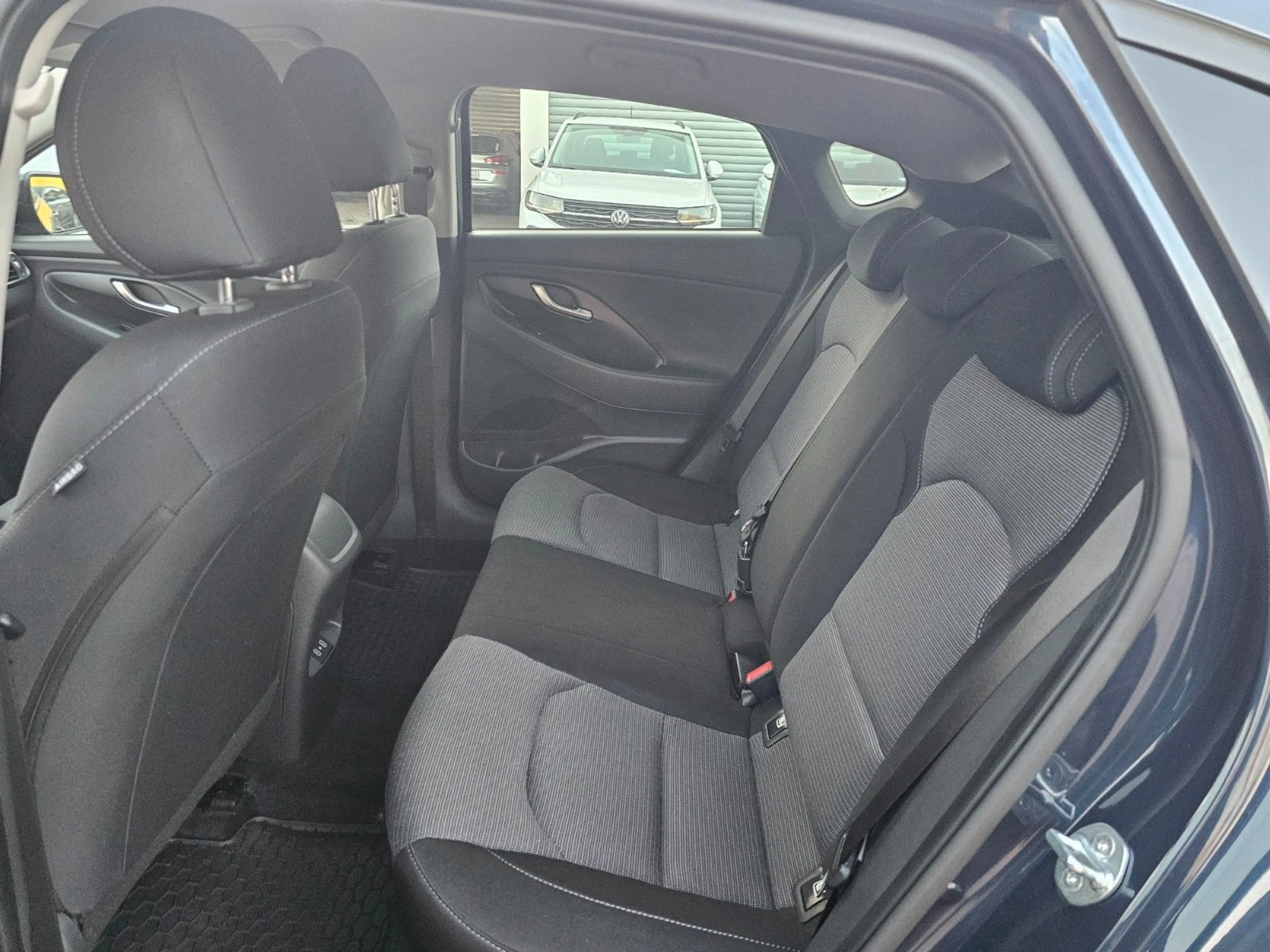 Hyundai i30 1,0 T-GDI Fastback Smart — photo 9