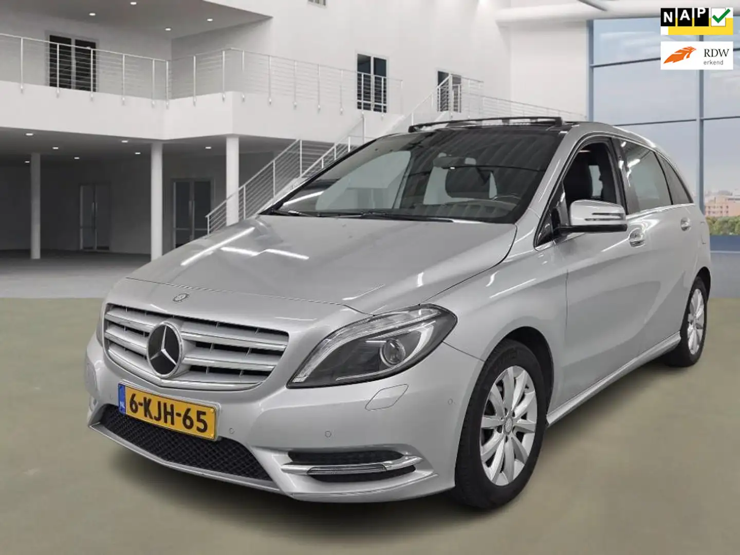 Mercedes-Benz B 180 Prestige|AUT|PANO|XENON|NAVI|STOELVERW|LEDER Gris - 1