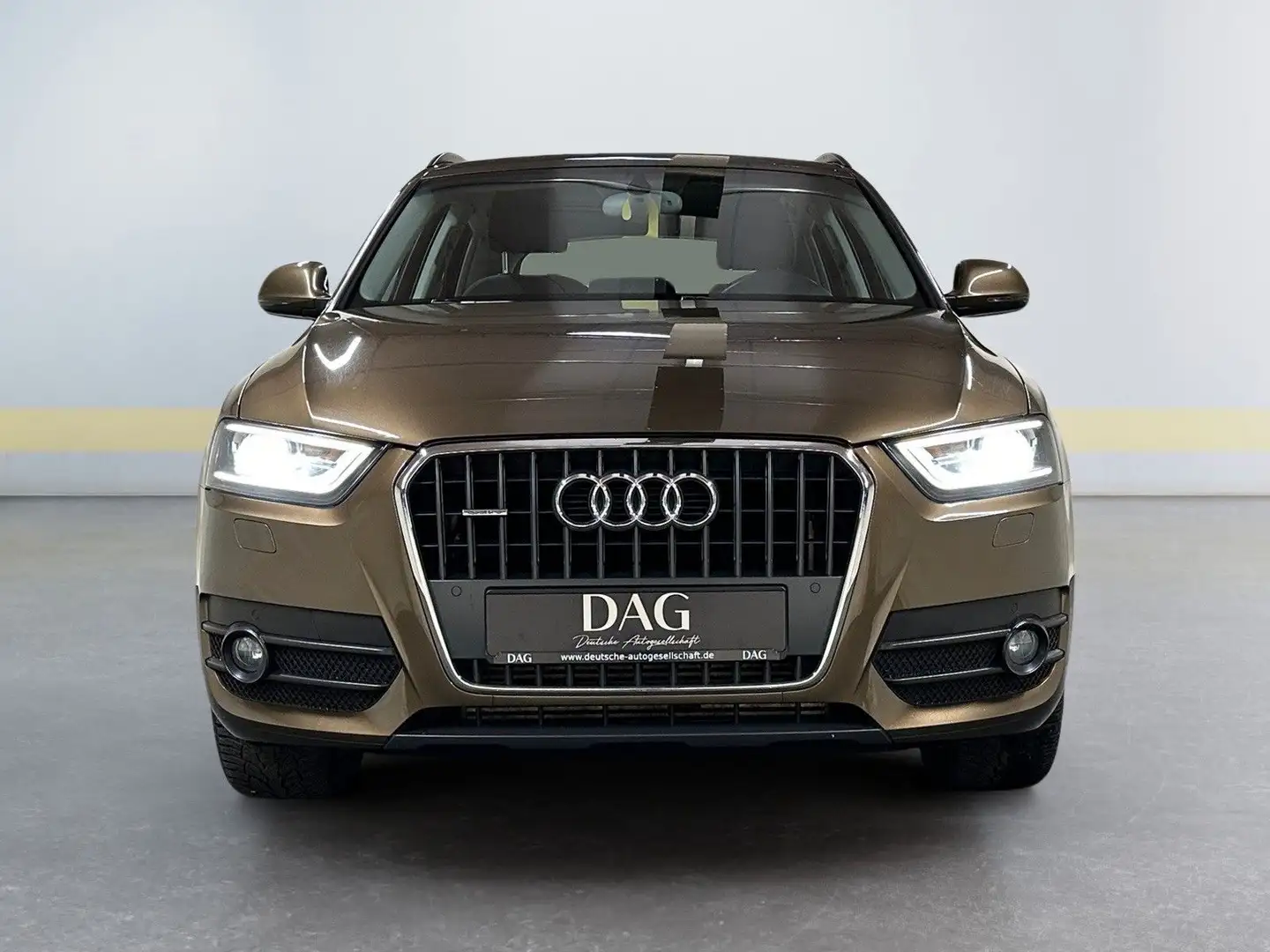 Audi Q3 2.0 TFSI quattro +BI-XENON+SITZHZ+NAVI+AHK+ Коричневый - 2