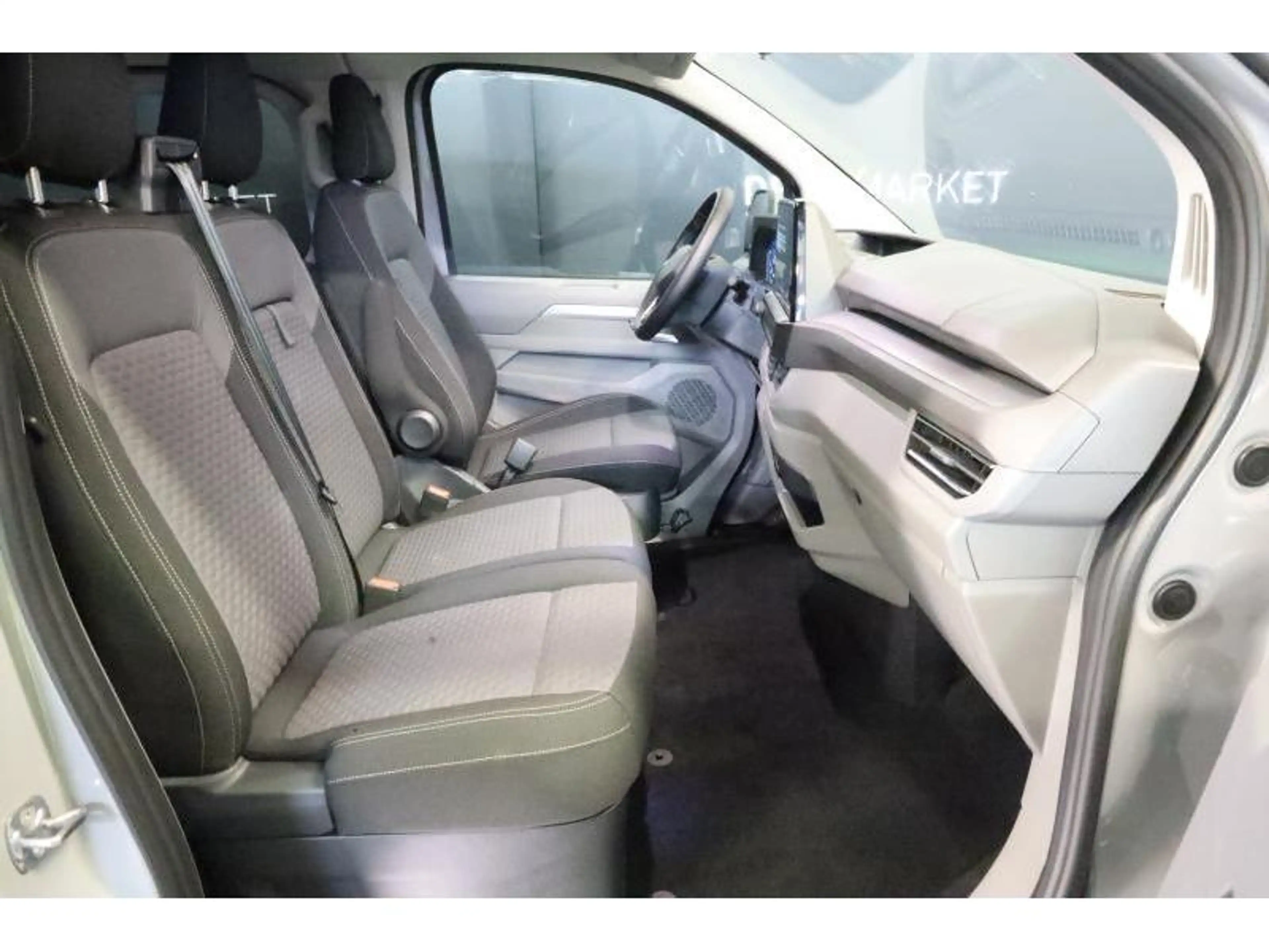 Volkswagen T7 Caravelle Style LONG LR — photo 13