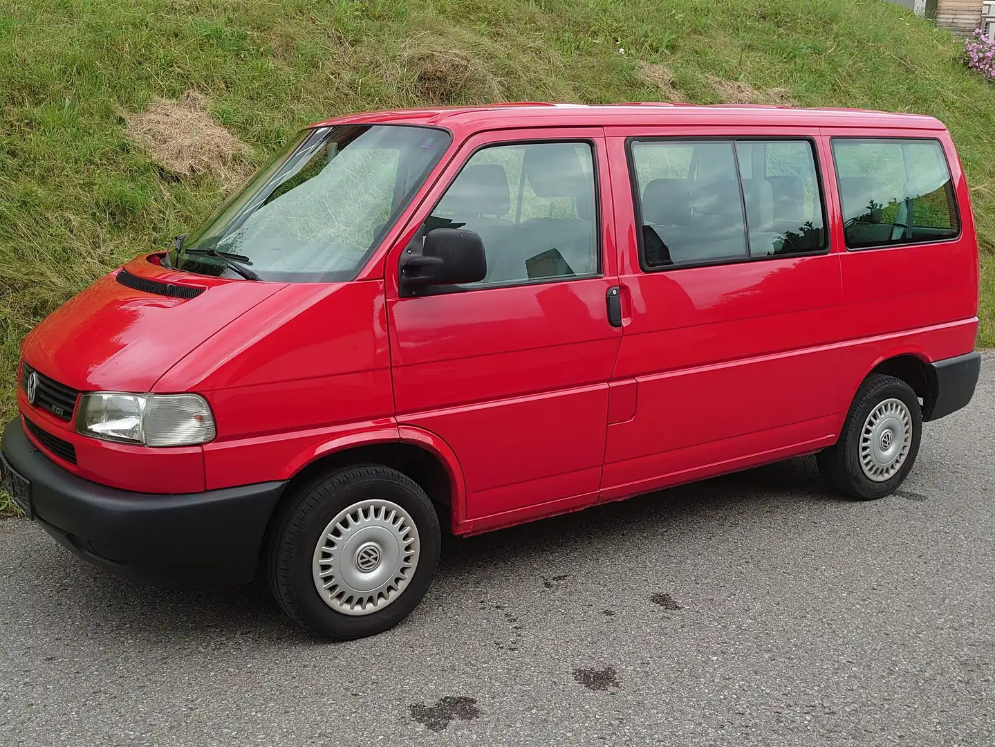 Volkswagen T4 Caravelle Caravelle 3-3-3 2,5 TDI Rot - 1