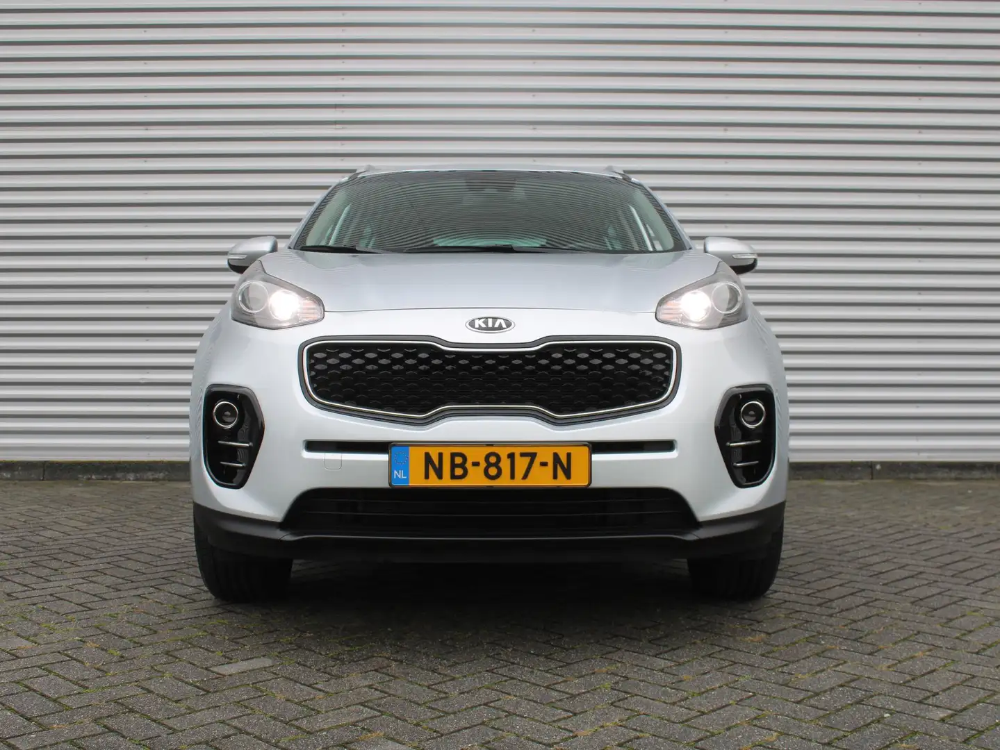 Kia Sportage 1.6 GDI First Edition | Trekhaak | Camera | Clima Grijs - 2