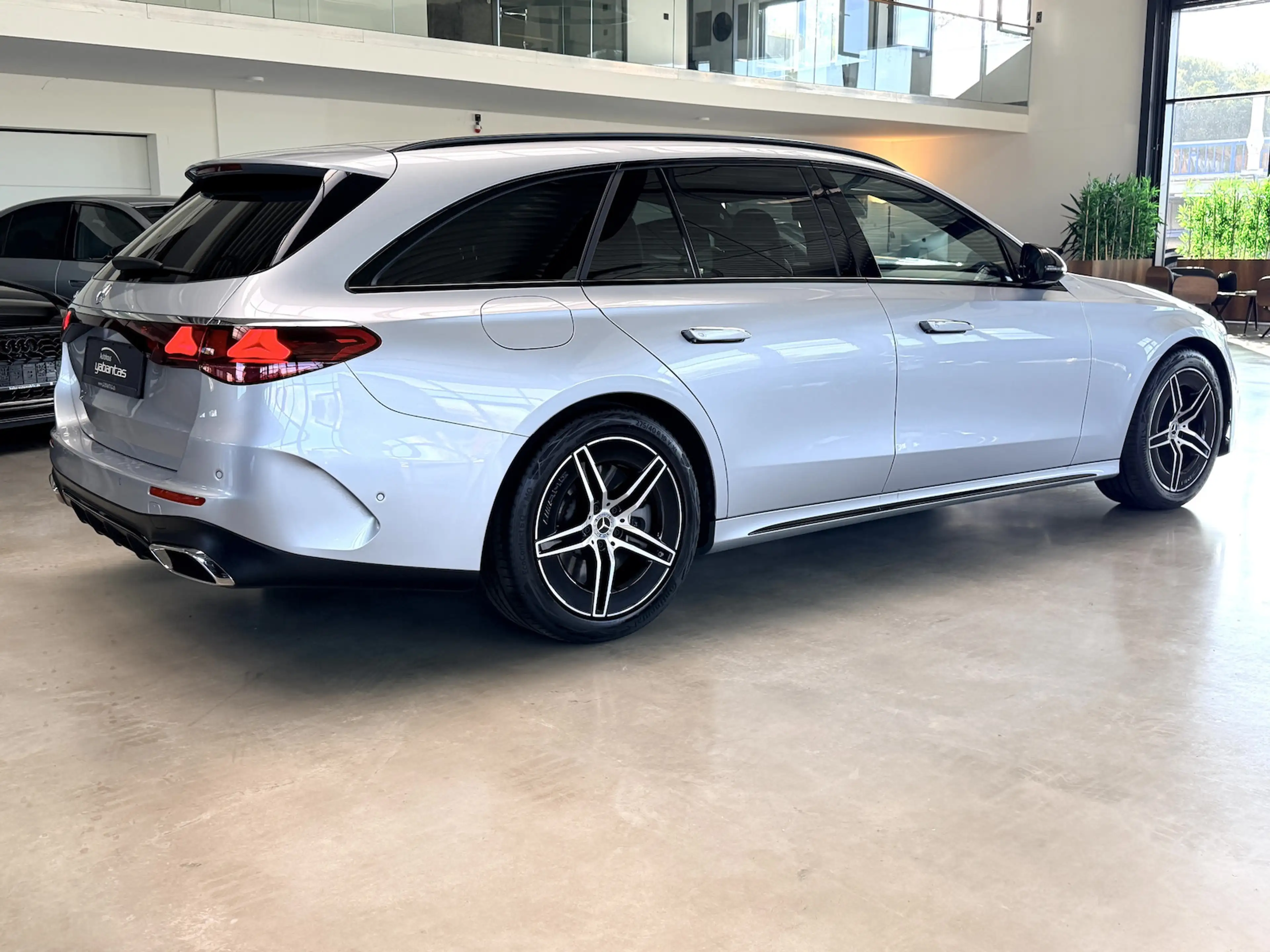 Mercedes-Benz E 300 de AMG Night DISTRONIC+ Kamera MBUX KEYLESS-GO AHK — photo 6