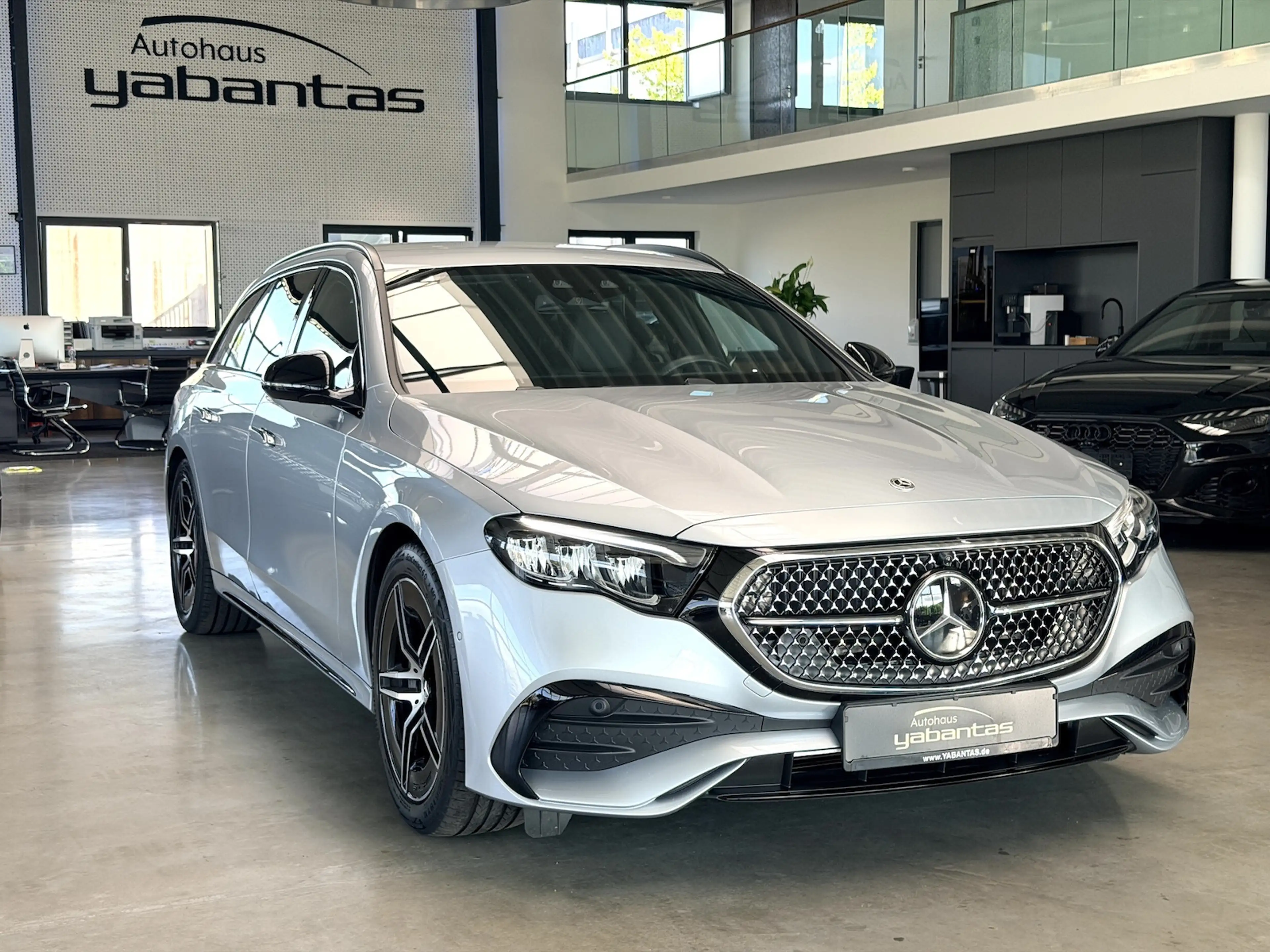 Mercedes-Benz E 300 de AMG Night DISTRONIC+ Kamera MBUX KEYLESS-GO AHK — photo 3