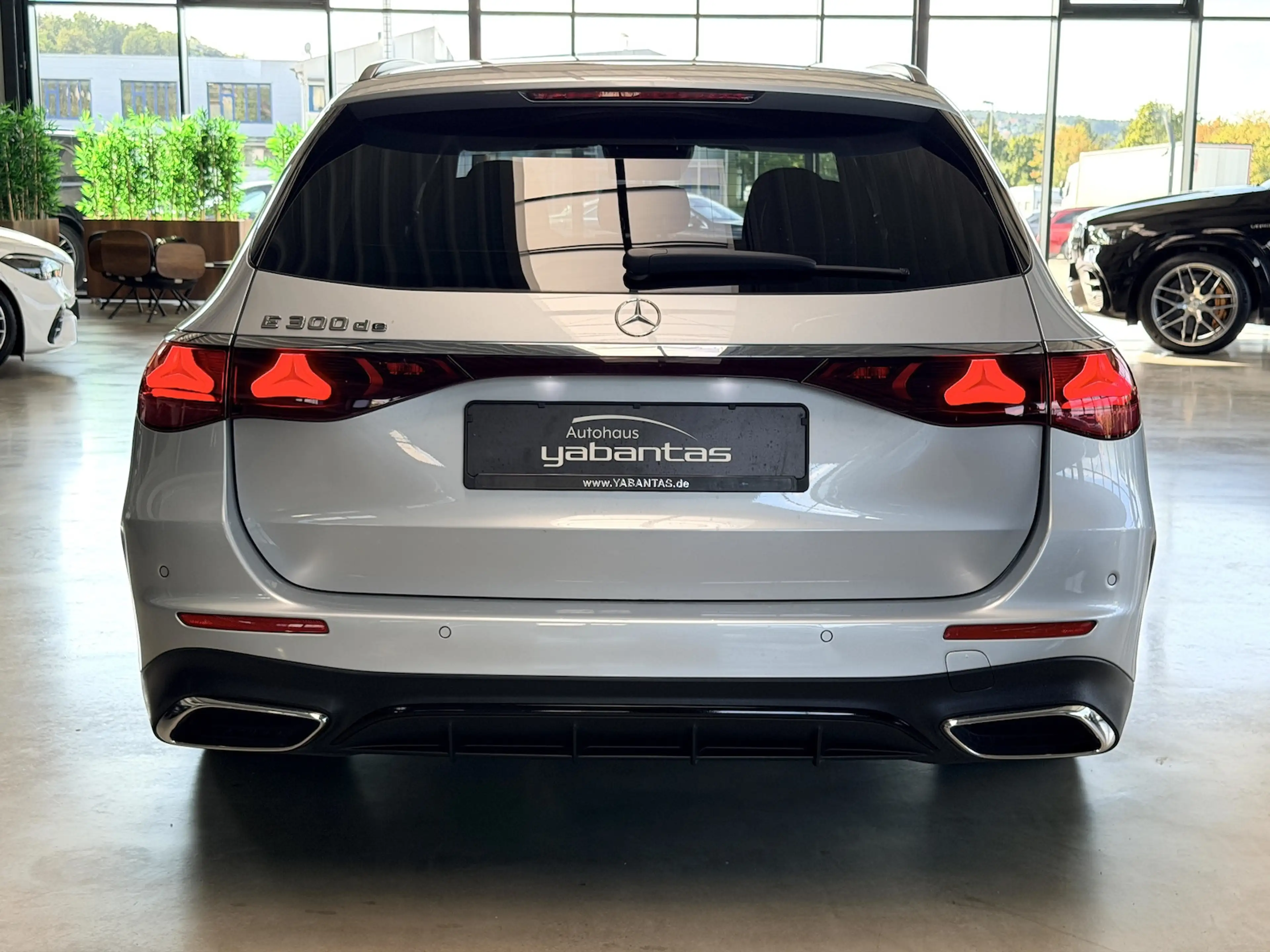 Mercedes-Benz E 300 de AMG Night DISTRONIC+ Kamera MBUX KEYLESS-GO AHK — photo 5