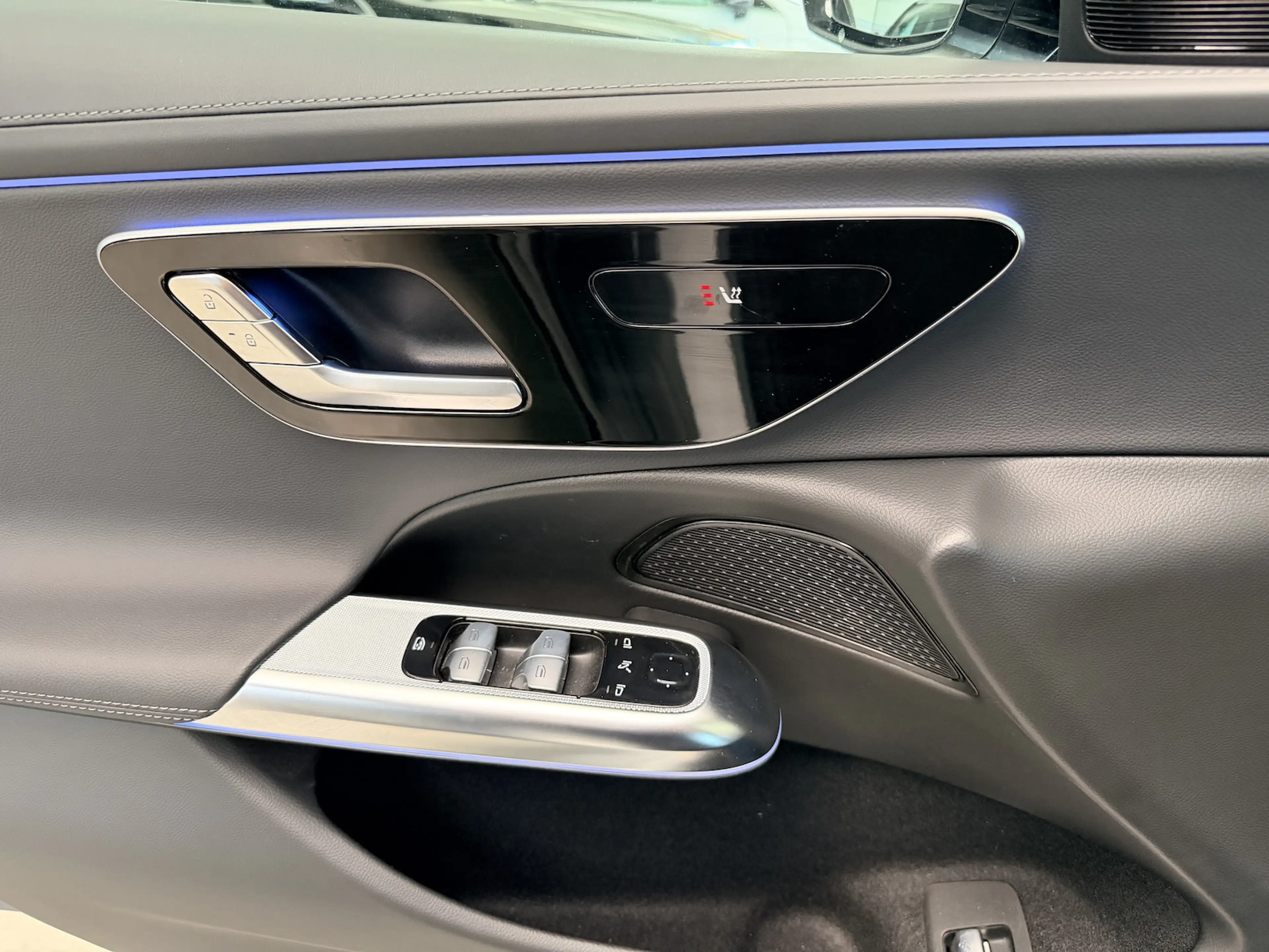 Mercedes-Benz E 300 de AMG Night DISTRONIC+ Kamera MBUX KEYLESS-GO AHK — photo 8