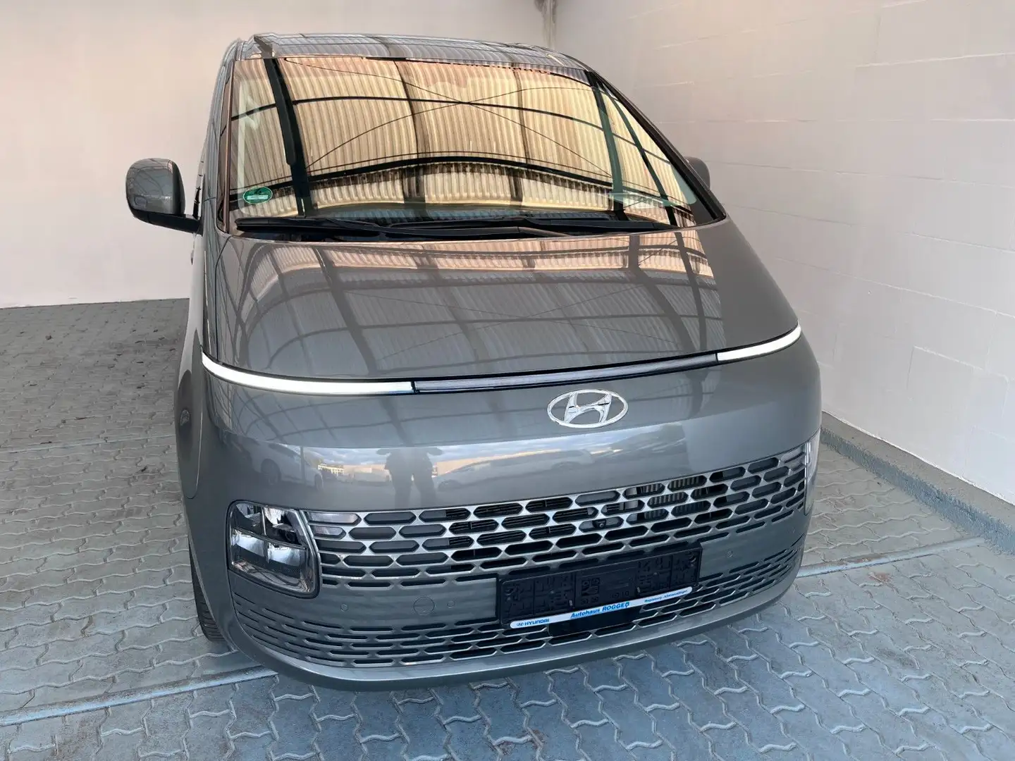 Hyundai STARIA Prime 4WD /  Panorama Grau - 1