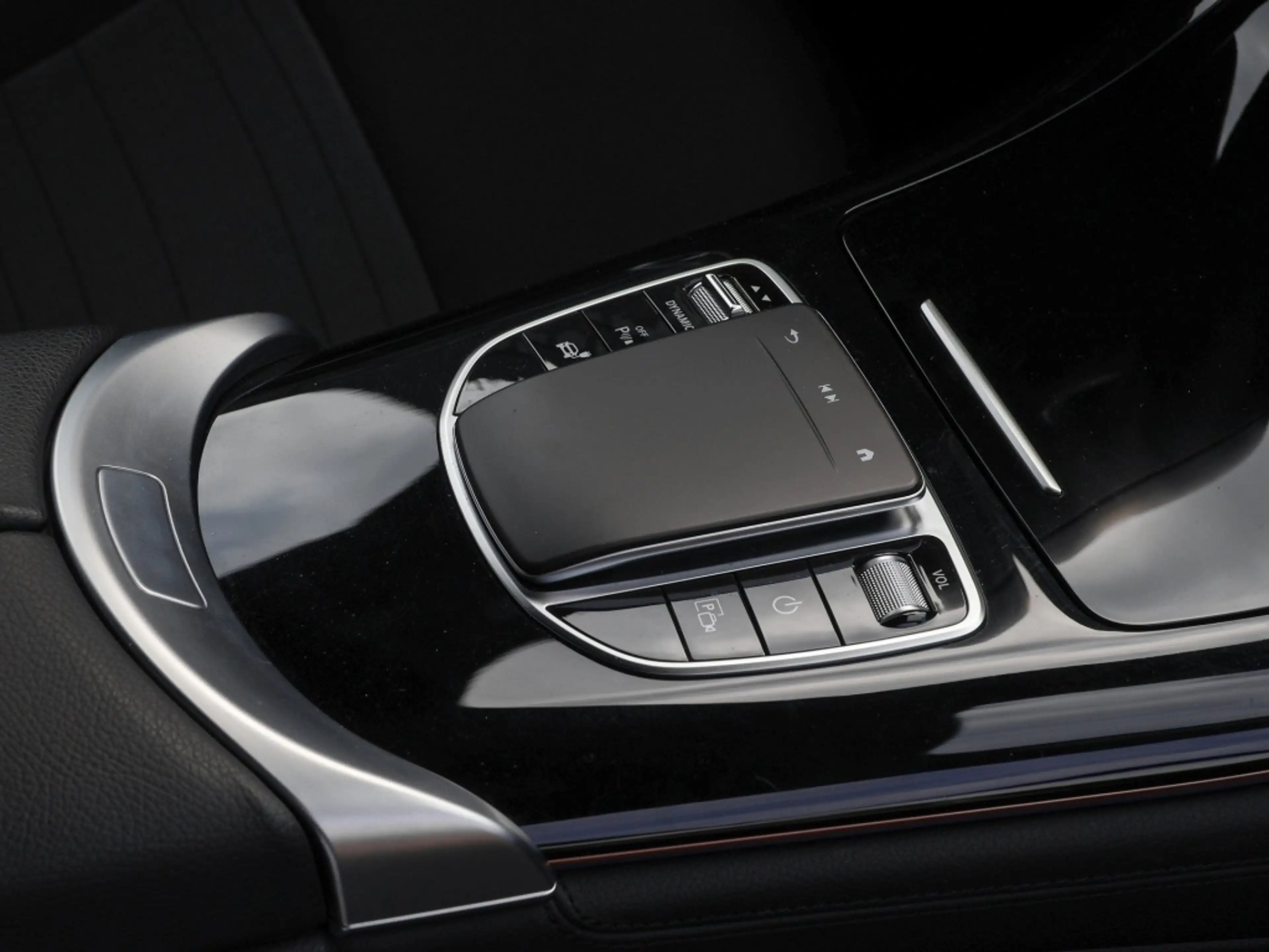 Mercedes-Benz EQC 400 400 4M MLB/Ambiente/Distr/Kamera/Shz/Navi/ — photo 8