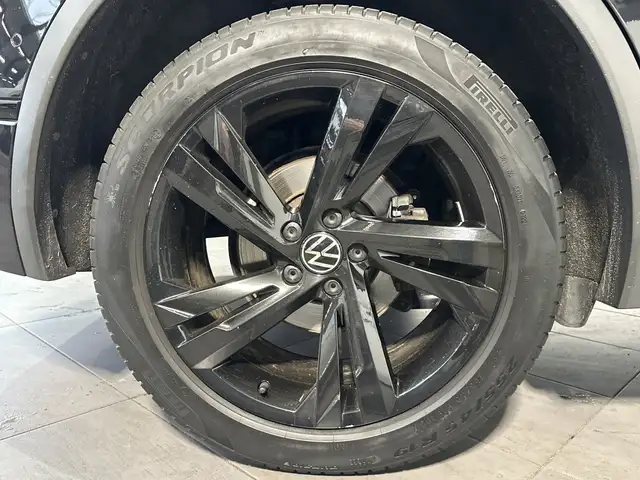 Volkswagen Tiguan view 3