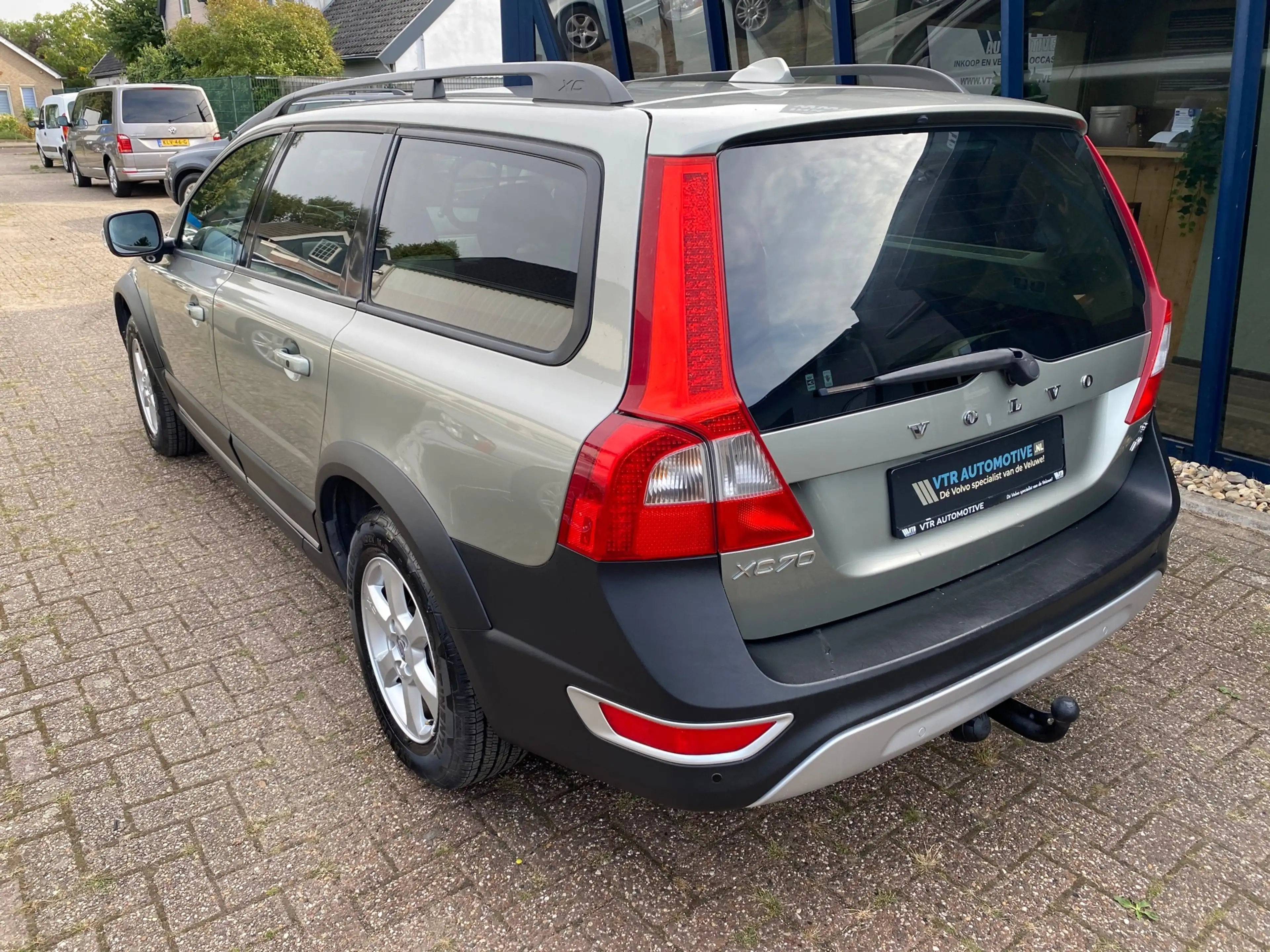 Volvo XC70 3.2 Momentum AWD Automaat LEER / TREKHAAK / YOUNGT — photo 2