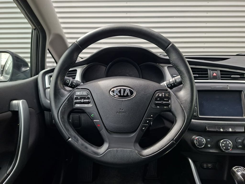Kia Ceed SW / cee'd SW Sportswagon 1.6 GDI First Edition | Navi | Camera — photo 8