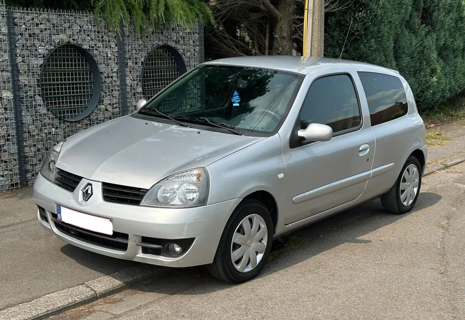 Renault Clio Clio 1.2i 16v Campus Musique 2 Gris - 1