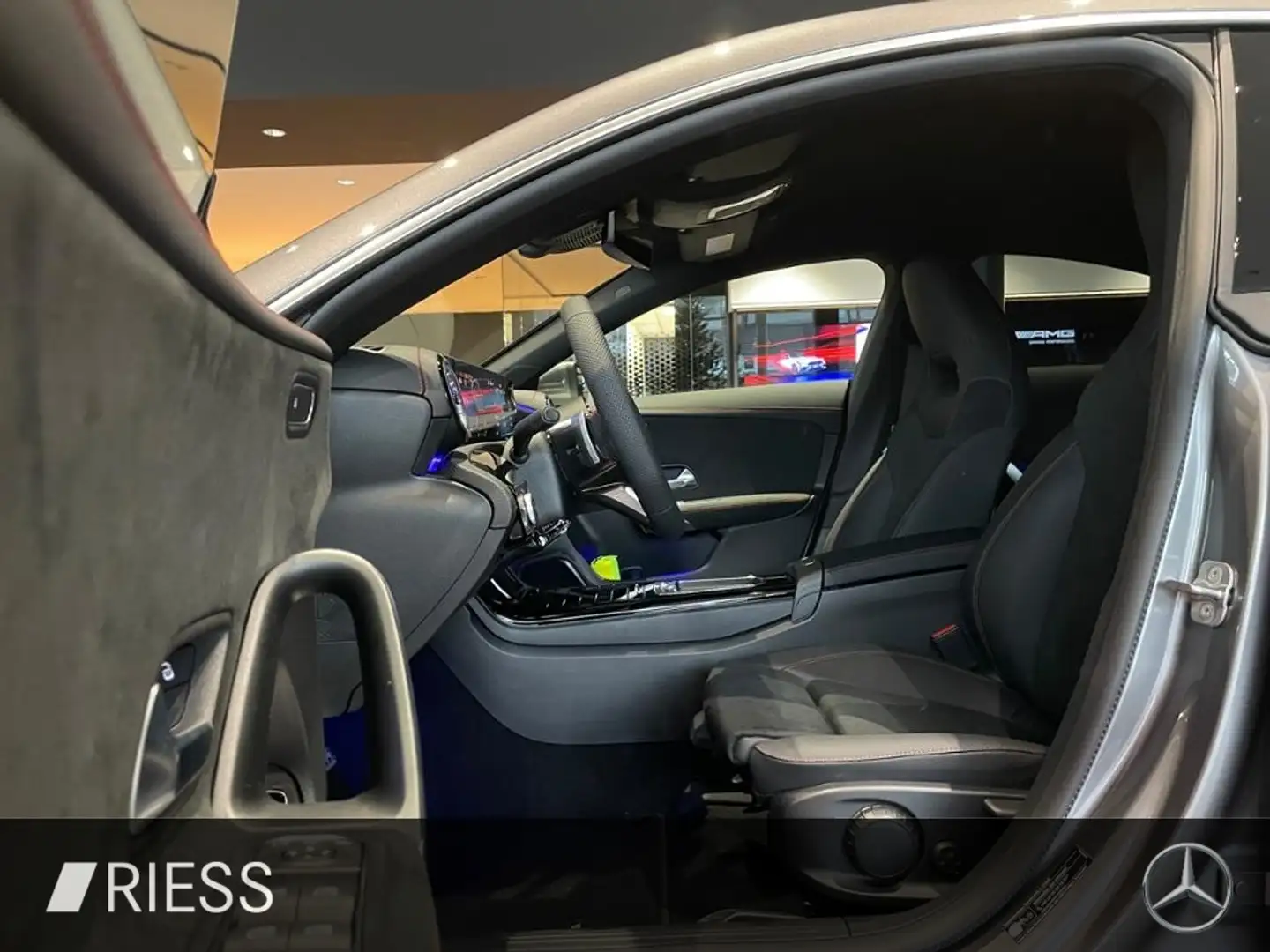 Mercedes-Benz CLA 180 AMG+DISTR+MULTIBEAM+KEYLESS+TOTWKL+360°+ Grau - 2