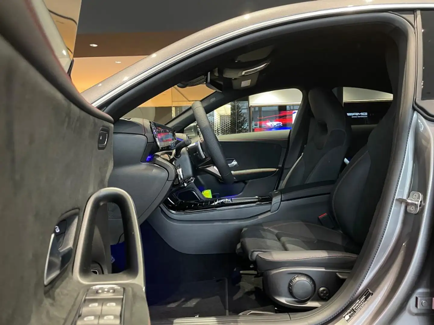 Mercedes-Benz CLA 180 AMG+DISTR+MULTIBEAM+KEYLESS+TOTWKL+360°+ Grey - 2