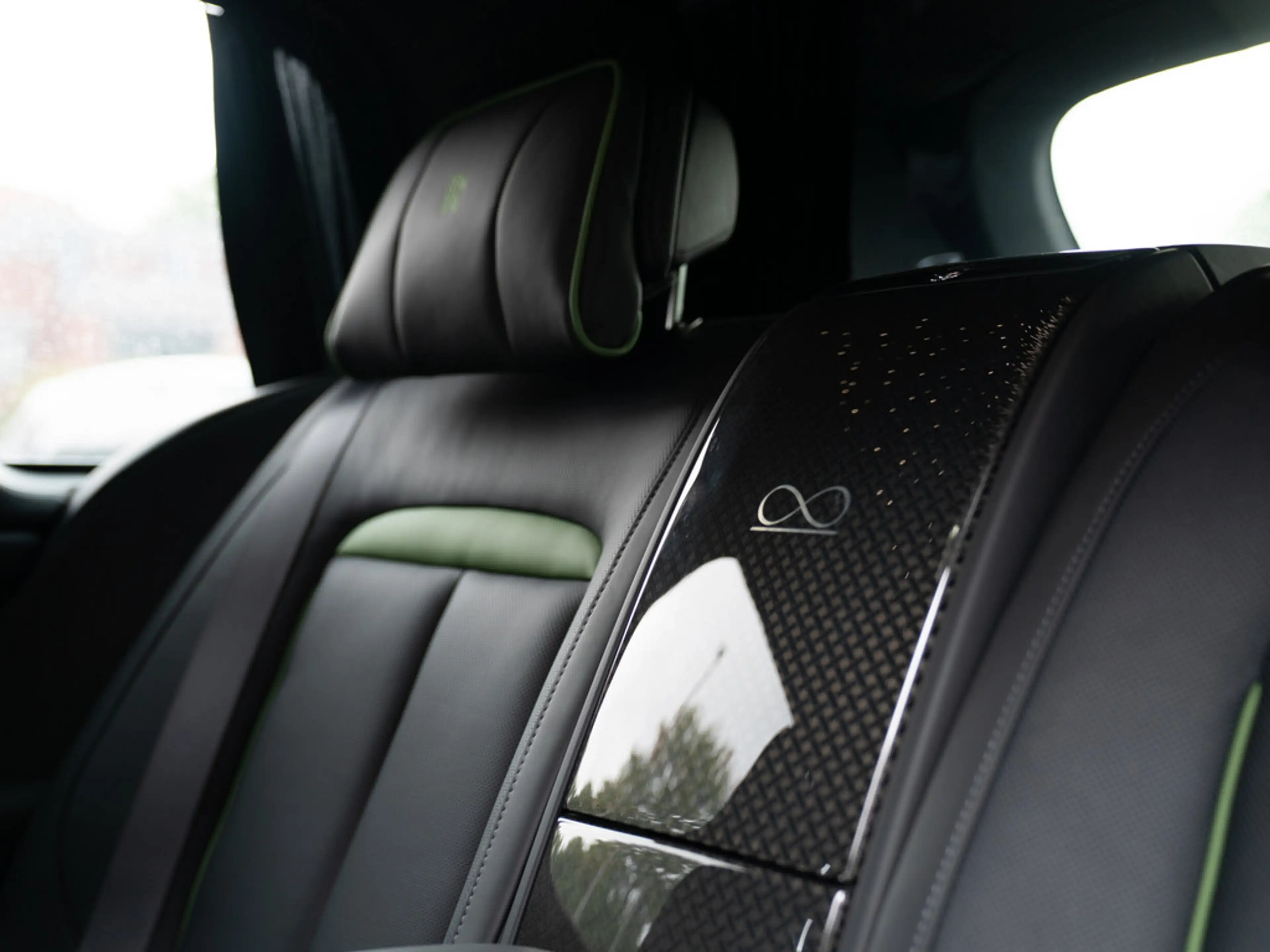 Rolls-Royce Cullinan Black Badge SERIES II + SHOOTING STA — photo 15