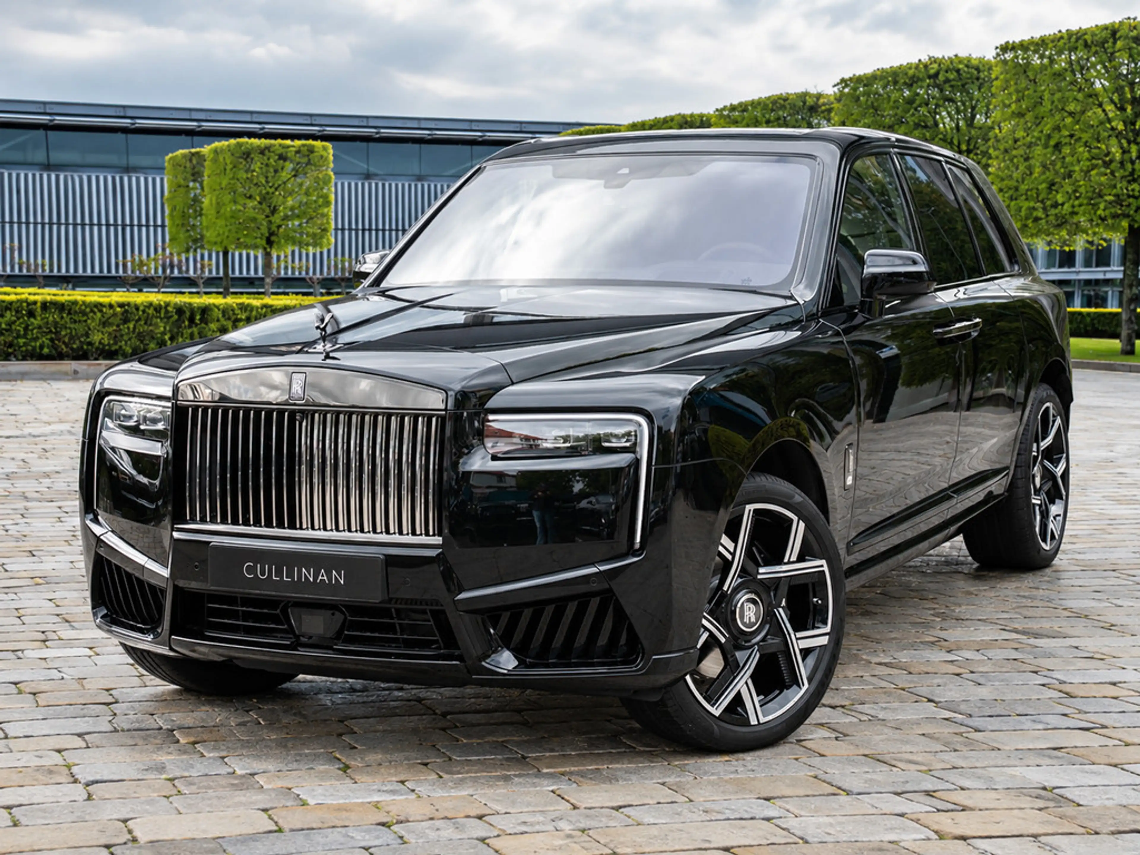 Rolls-Royce Cullinan Black Badge SERIES II + SHOOTING STA
