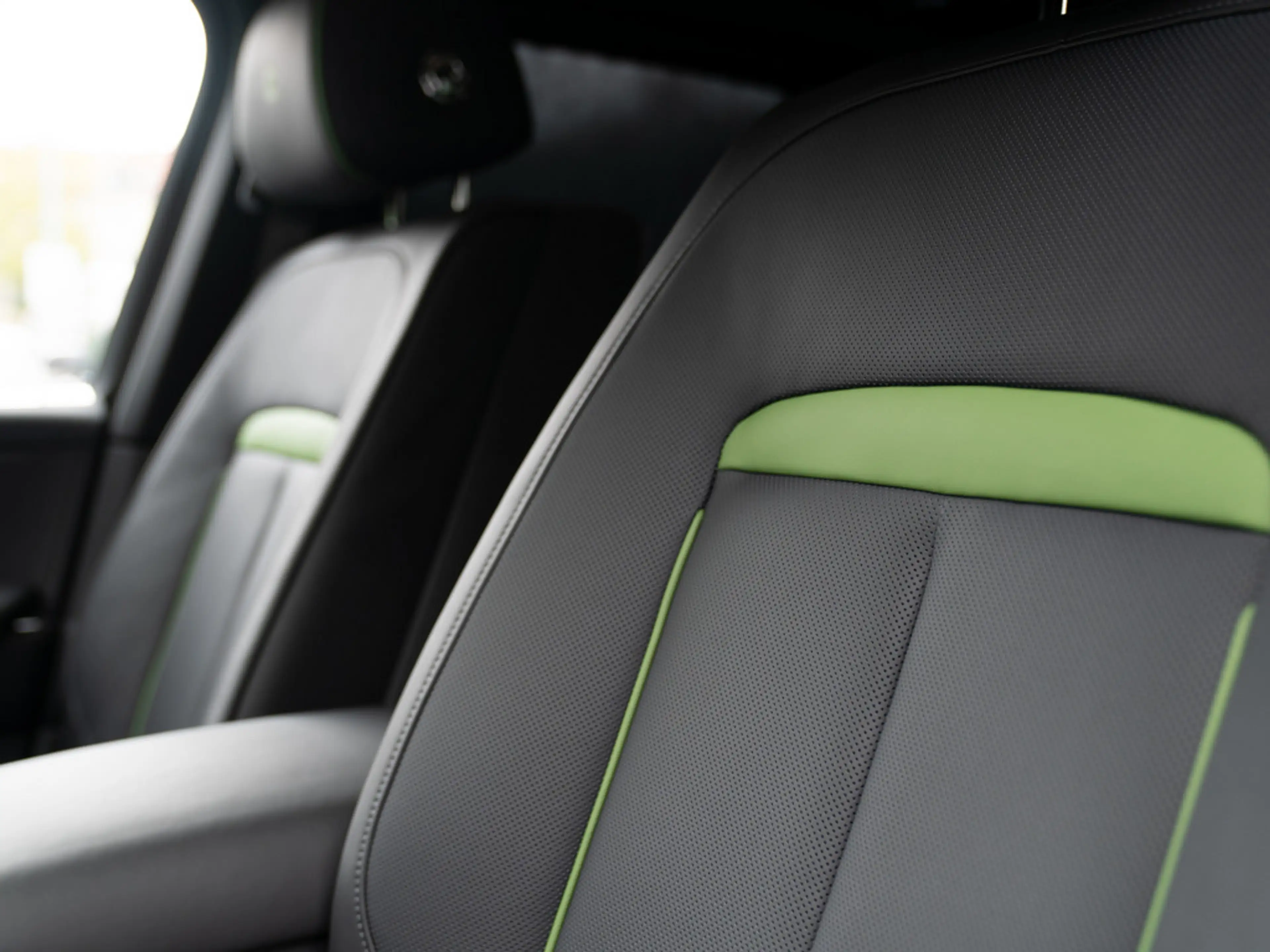 Rolls-Royce Cullinan Black Badge SERIES II + SHOOTING STA — photo 12