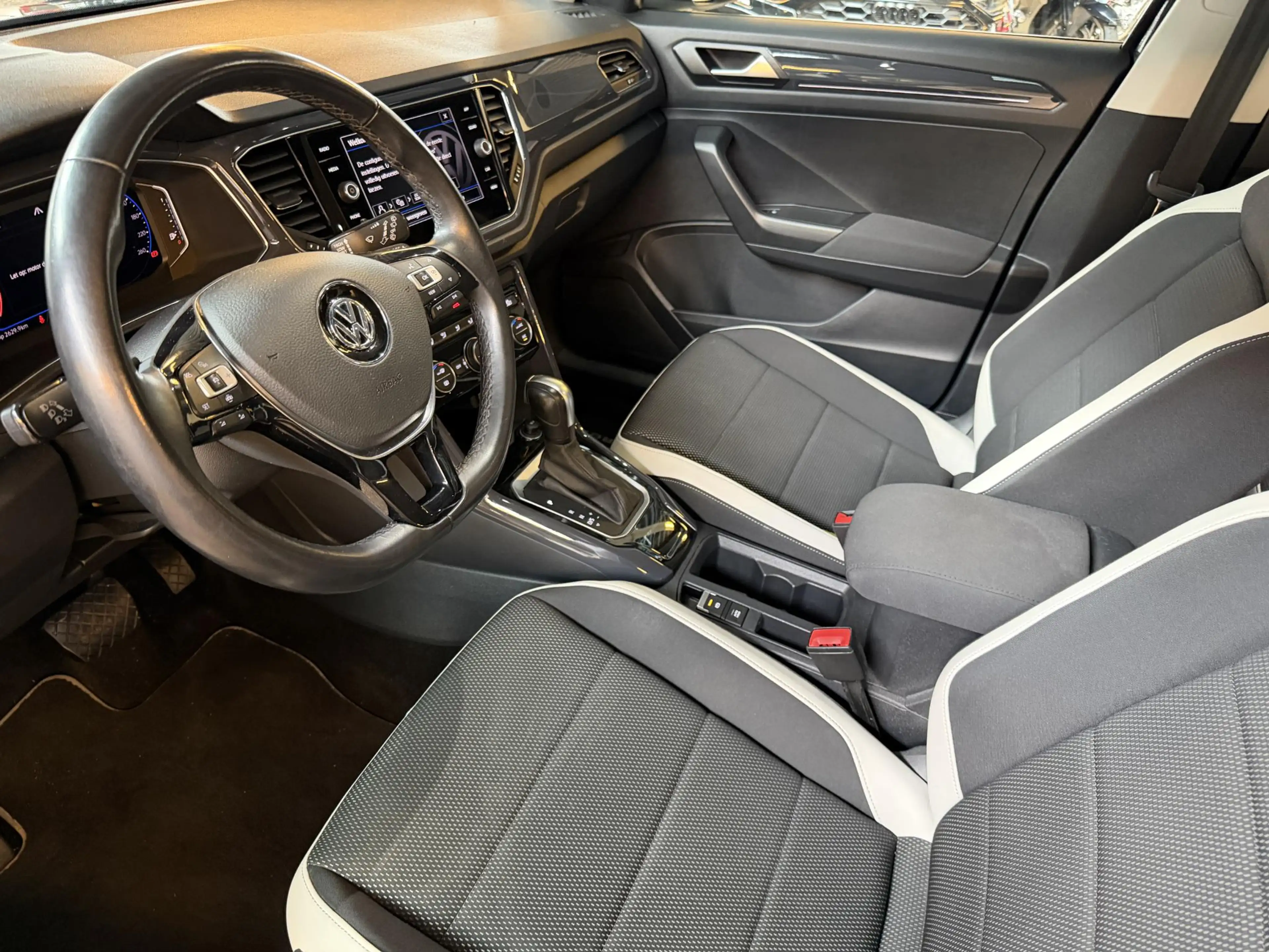 Volkswagen T-Roc 1.5 TSI Sport Business R | Pano | Camera | Keyless — photo 7