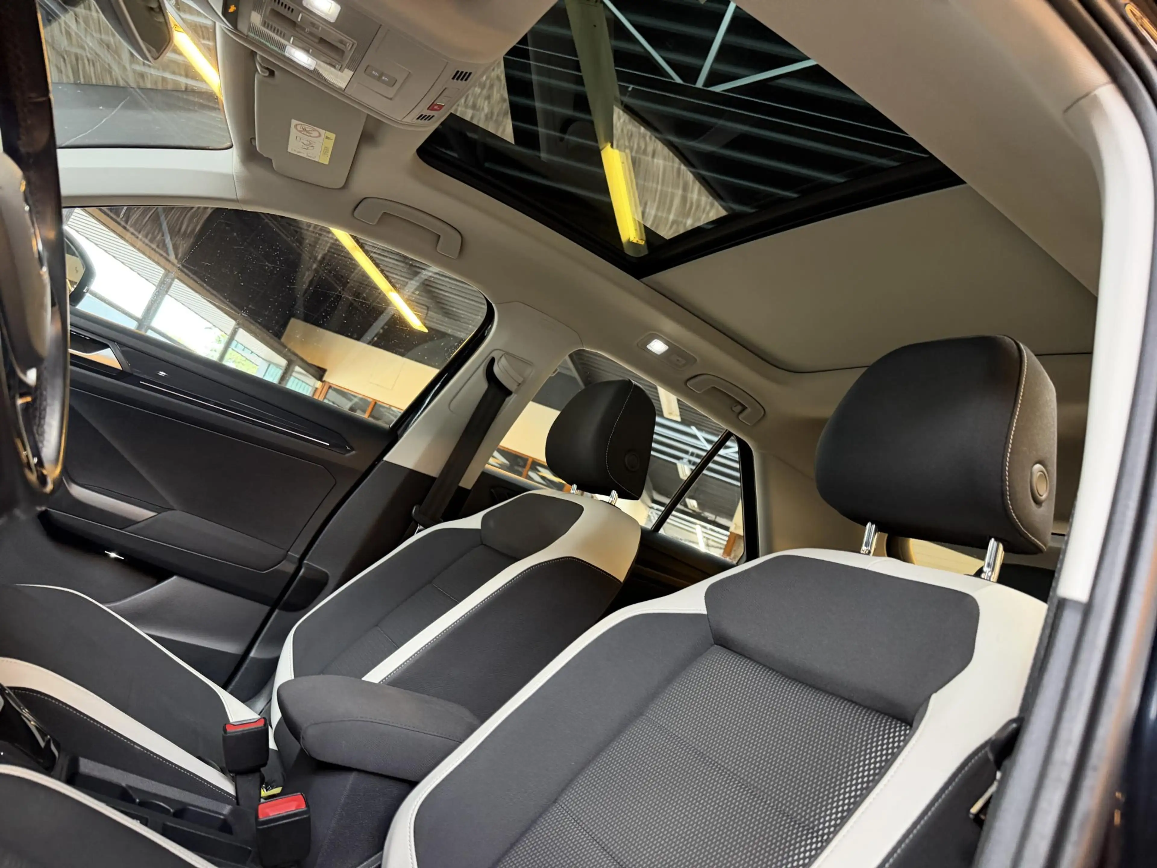 Volkswagen T-Roc 1.5 TSI Sport Business R | Pano | Camera | Keyless — photo 8
