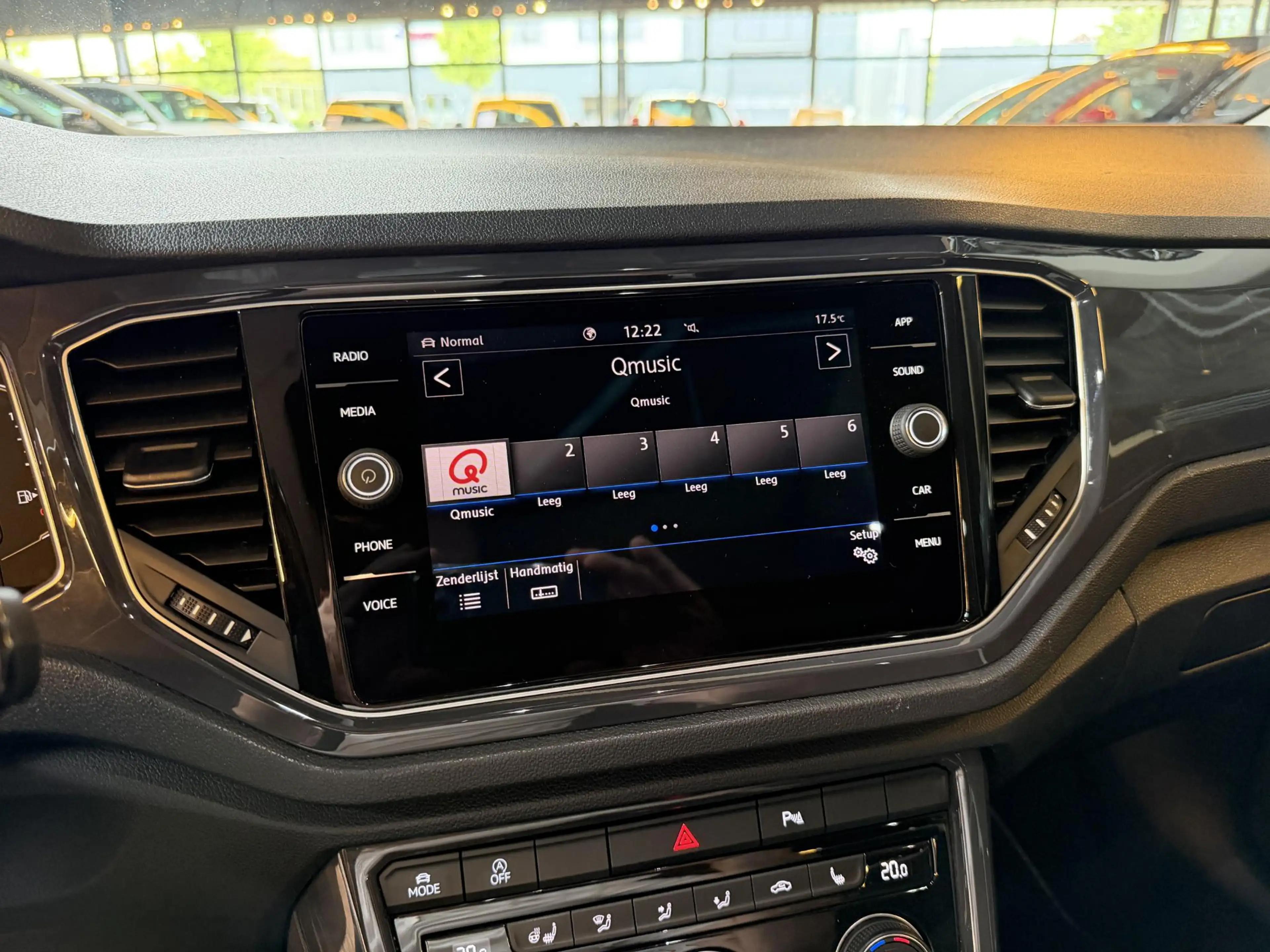 Volkswagen T-Roc 1.5 TSI Sport Business R | Pano | Camera | Keyless — photo 10