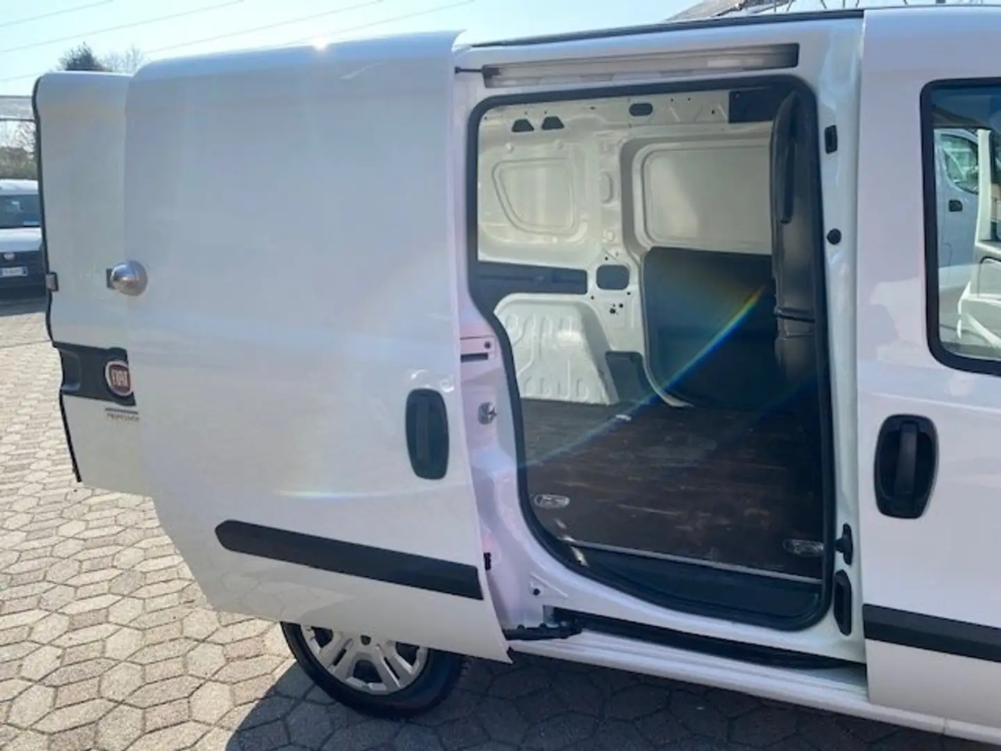Fiat Doblo 1.6 MTJ 105 CV  SX Bílá - 2