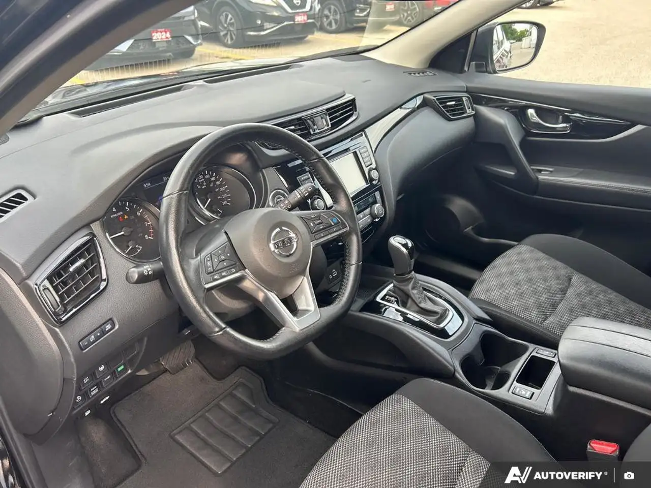 Nissan Qashqai снимка Nissan Qashqai