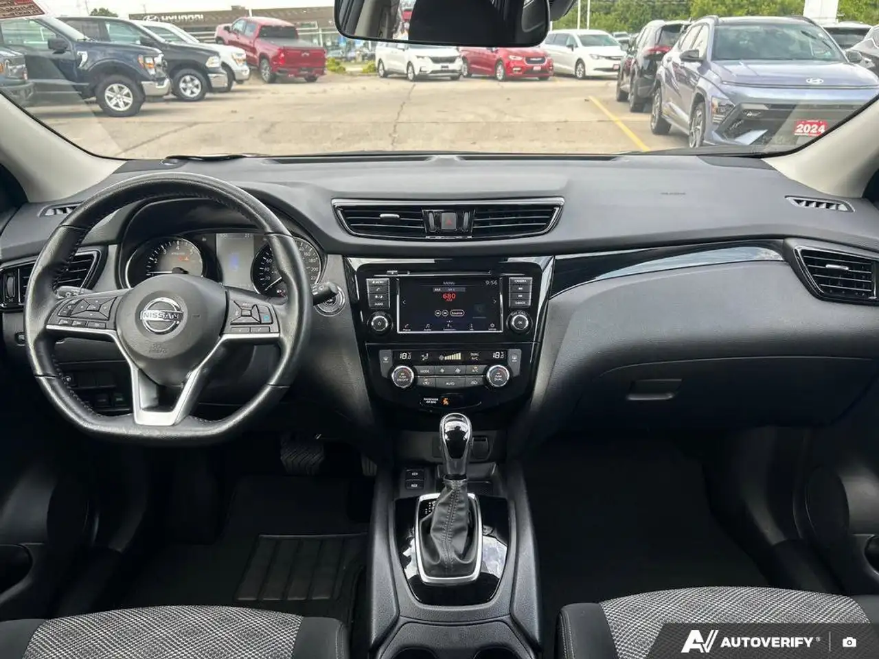 Nissan Qashqai снимка Nissan Qashqai