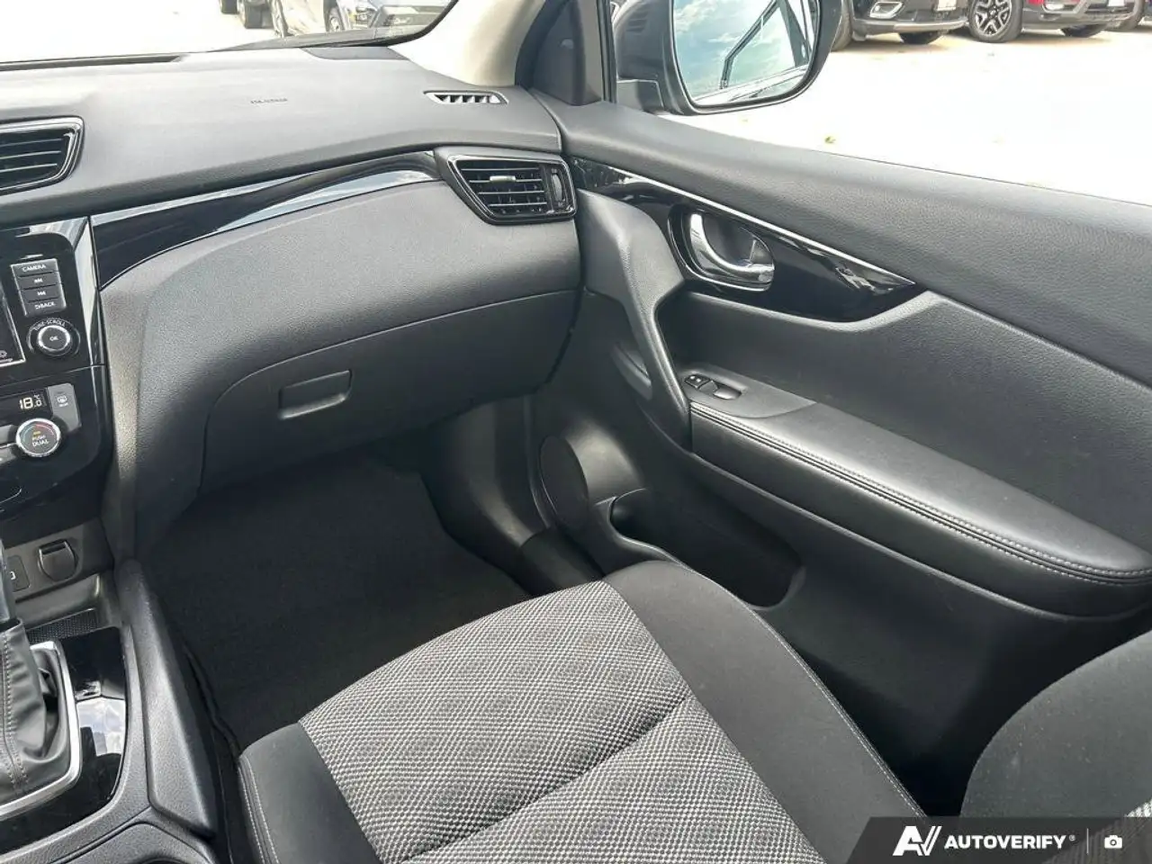 Nissan Qashqai снимка Nissan Qashqai