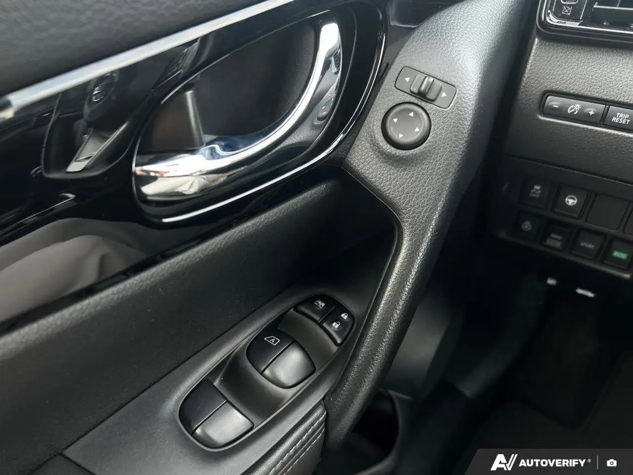 Nissan Qashqai снимка Nissan Qashqai
