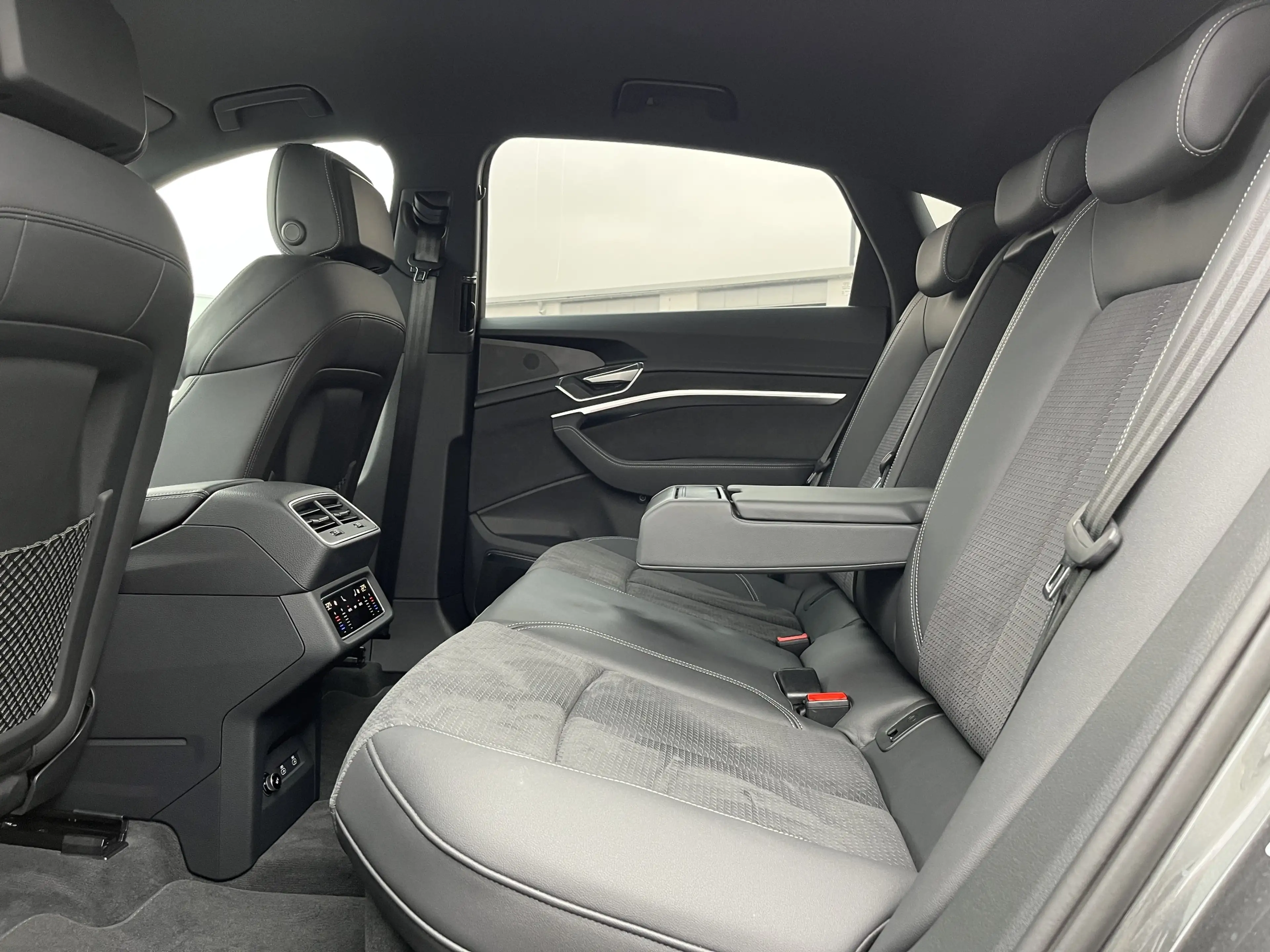 Audi e-tron S Sportback 21 Zoll Bremse orange Optikp. Virt-Spi — photo 14