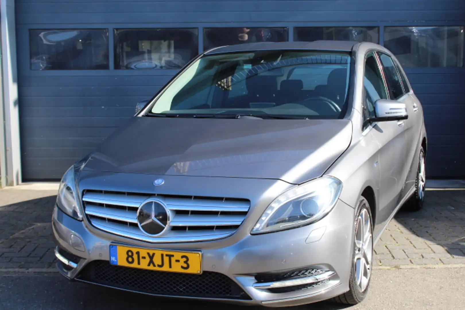 Mercedes-Benz B 200 Ambition Automaat Cruise, Camera, Navigatie, Clima Grijs - 1