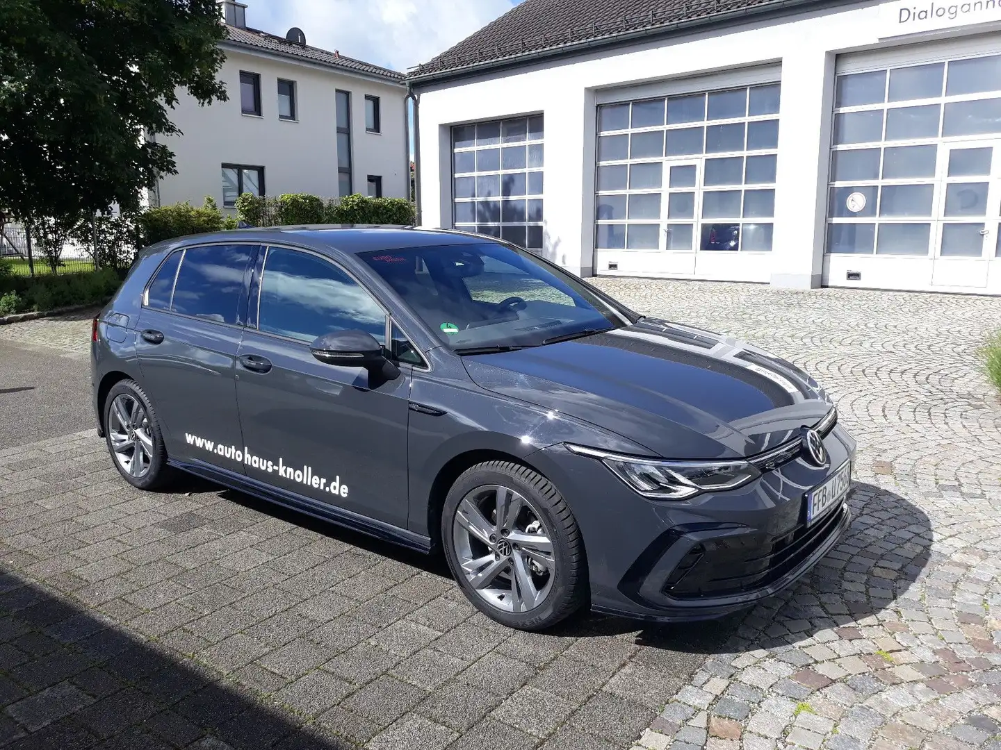 Volkswagen Golf VIII 1,5 l TSI R-Line Grau - 1