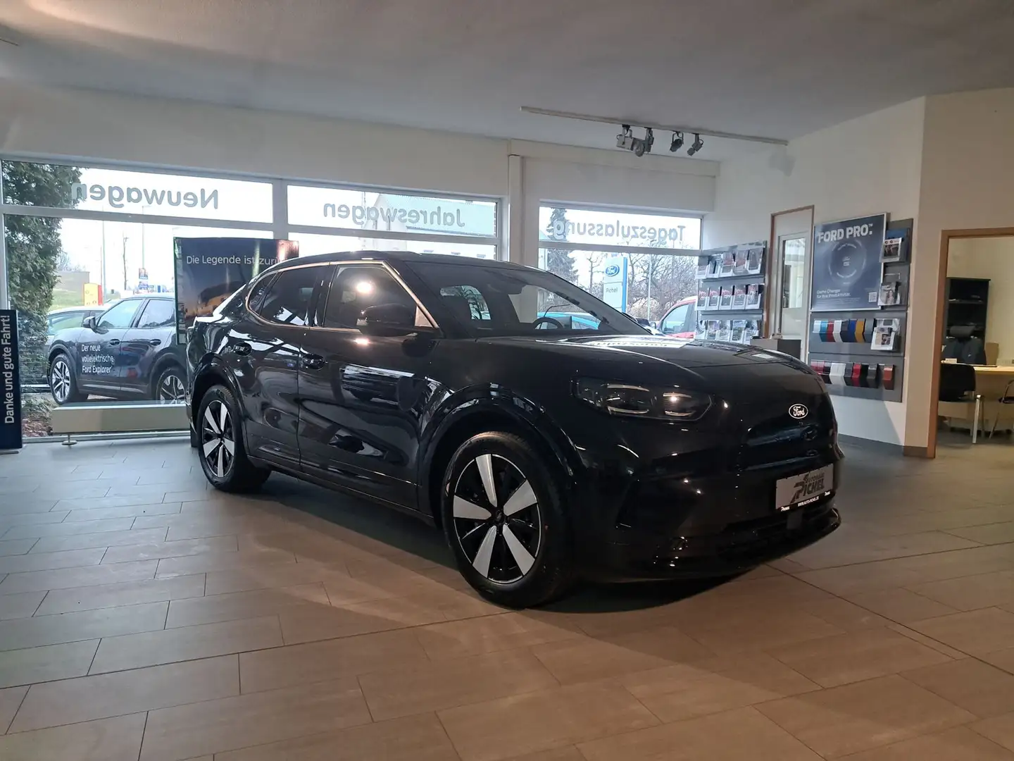 Ford Capri Extended Range 77kWh RWD, AGR-Sitze vorn, Wärmepum Černá - 1