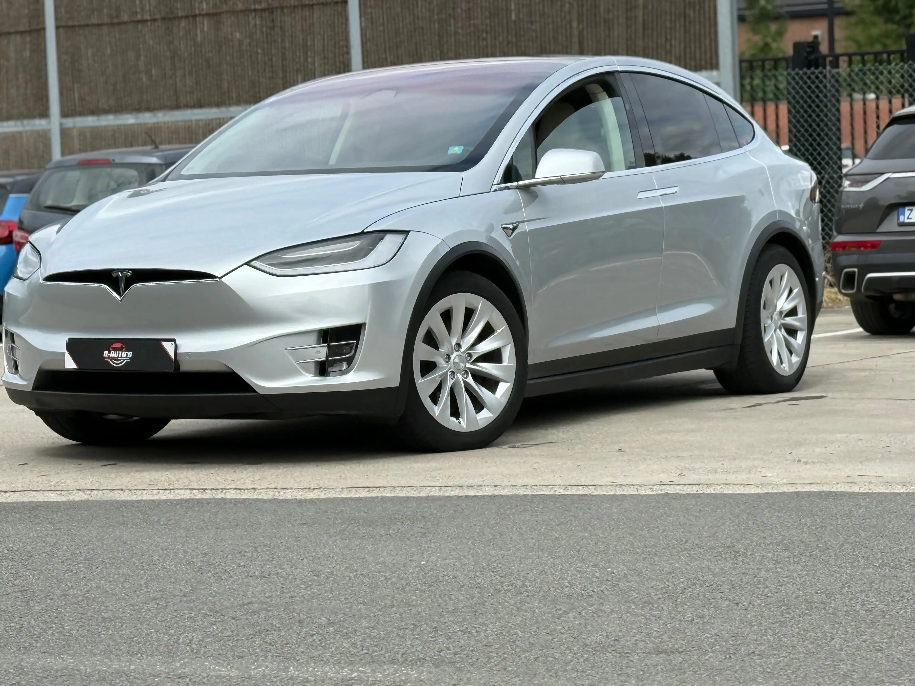 Tesla Model X Model X 75D Allradantrieb