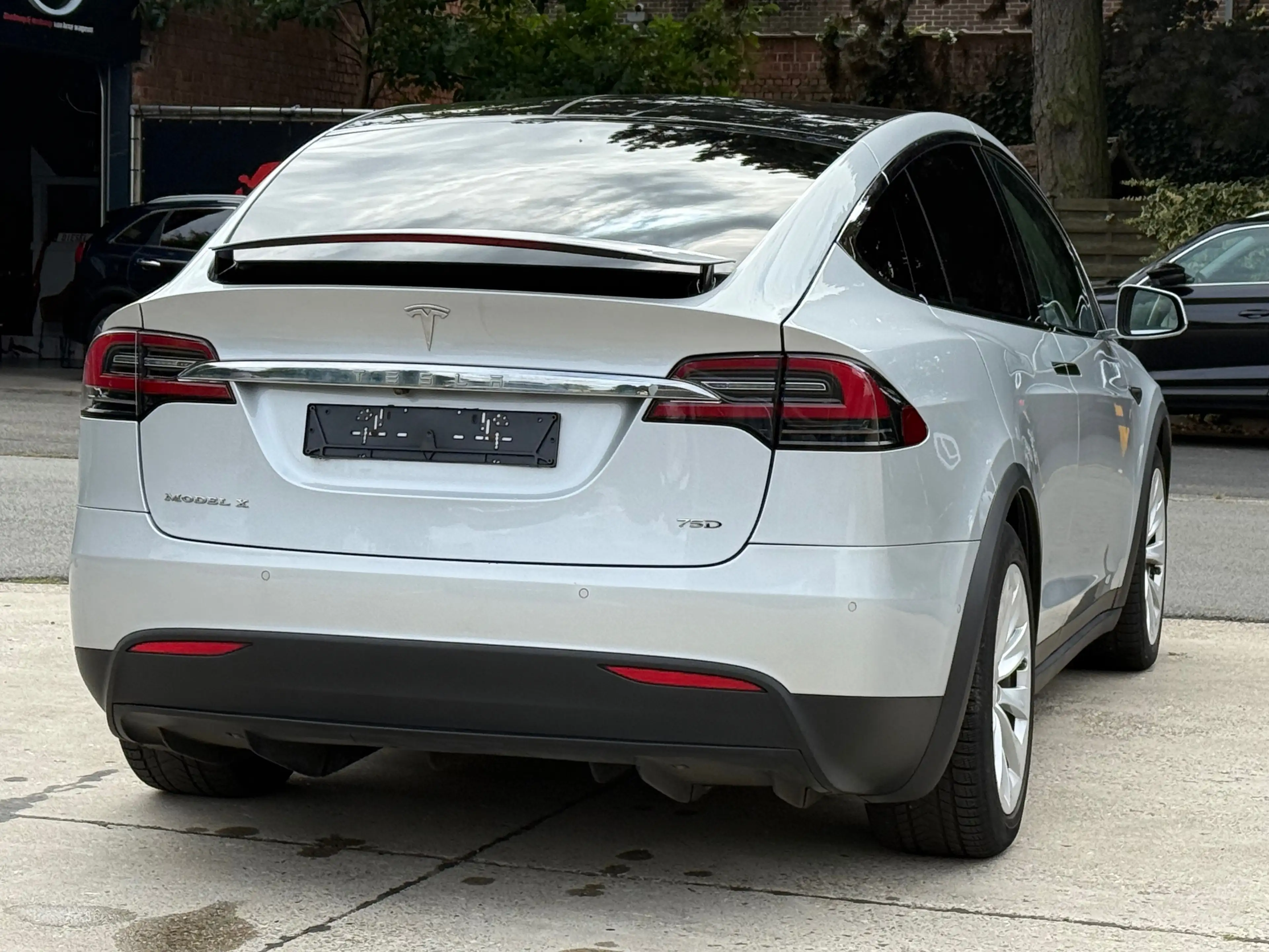 Tesla Model X Model X 75D Allradantrieb — photo 3