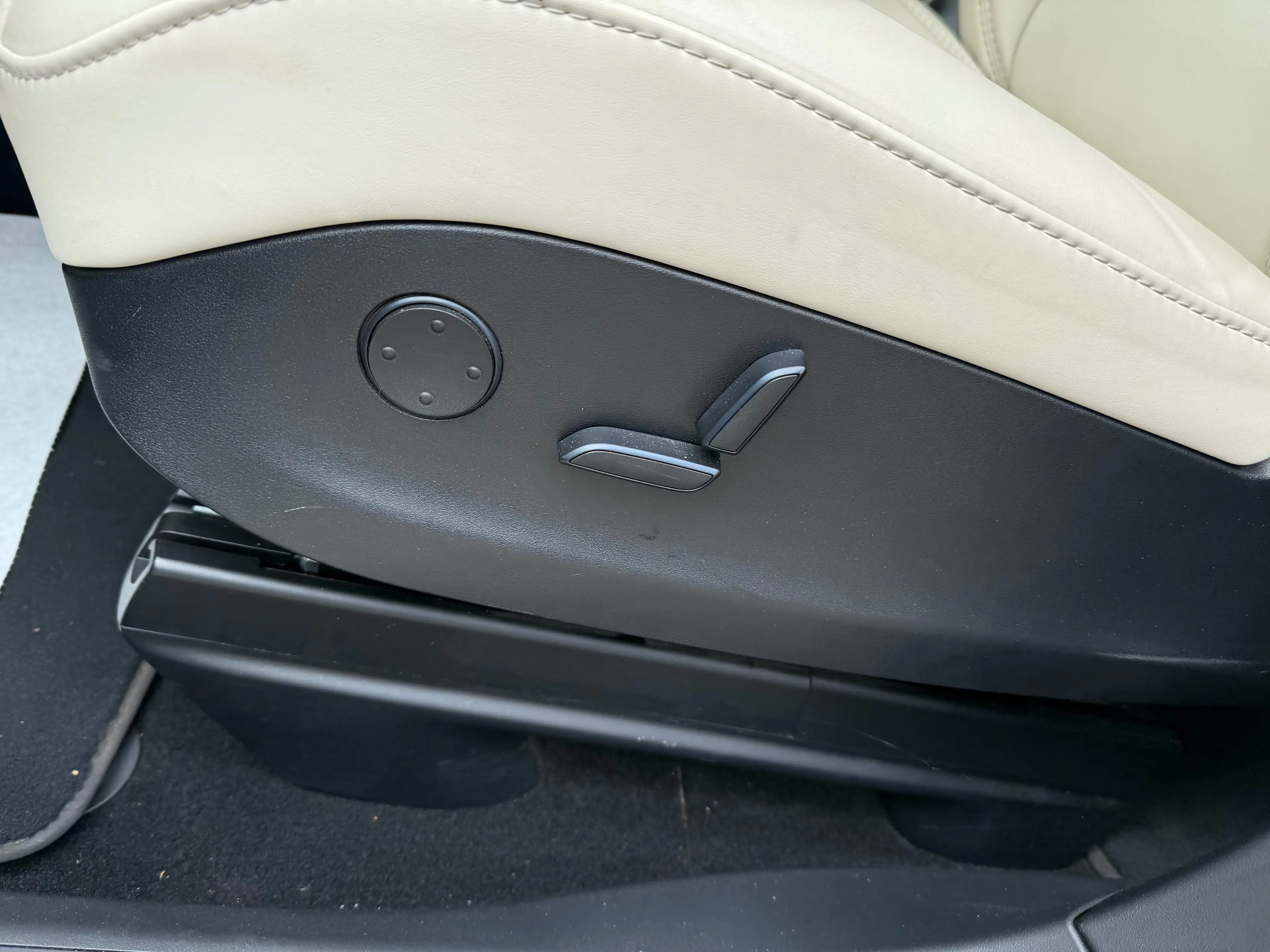 Tesla Model X Model X 75D Allradantrieb — photo 15