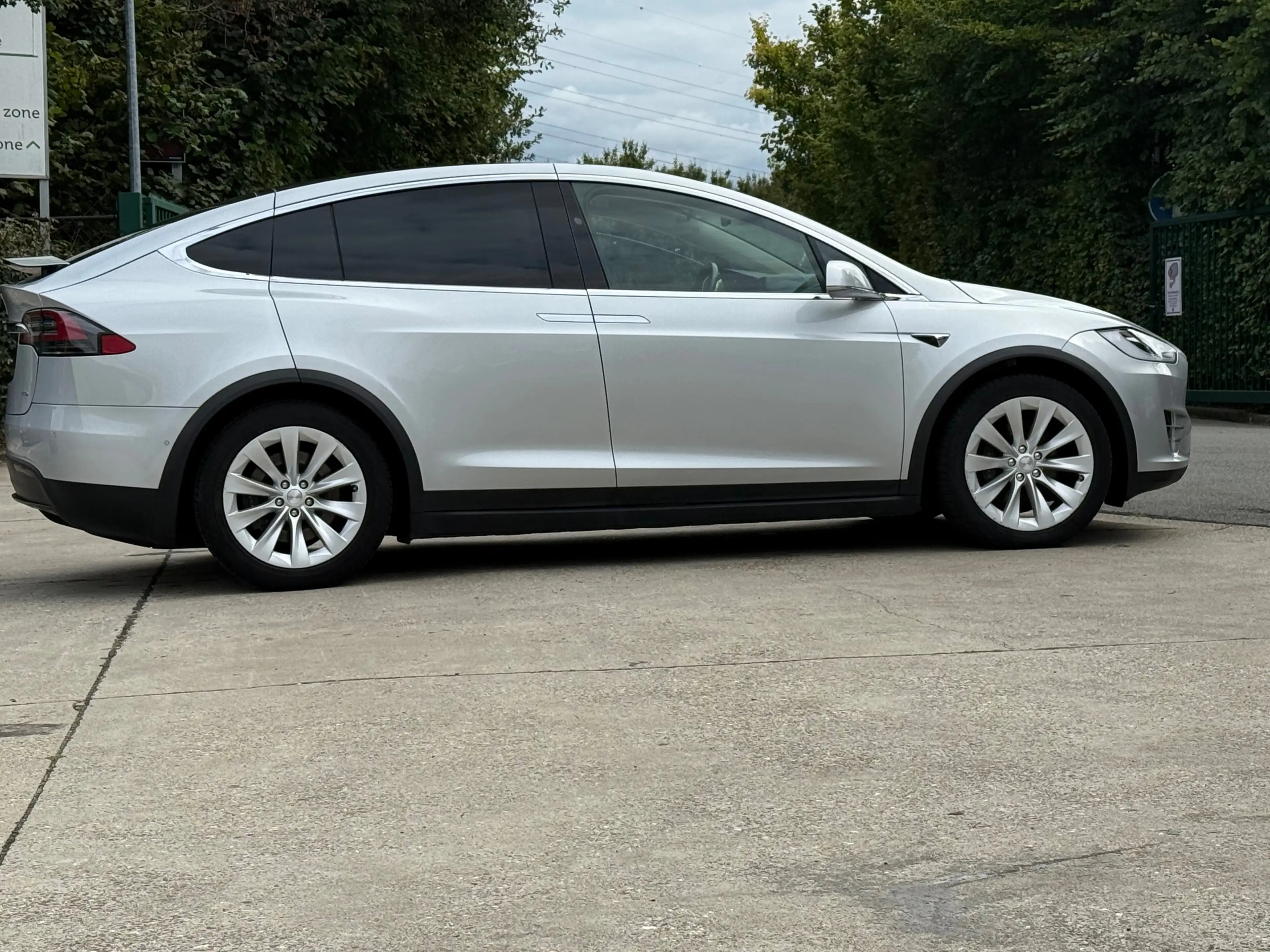 Tesla Model X Model X 75D Allradantrieb — photo 6