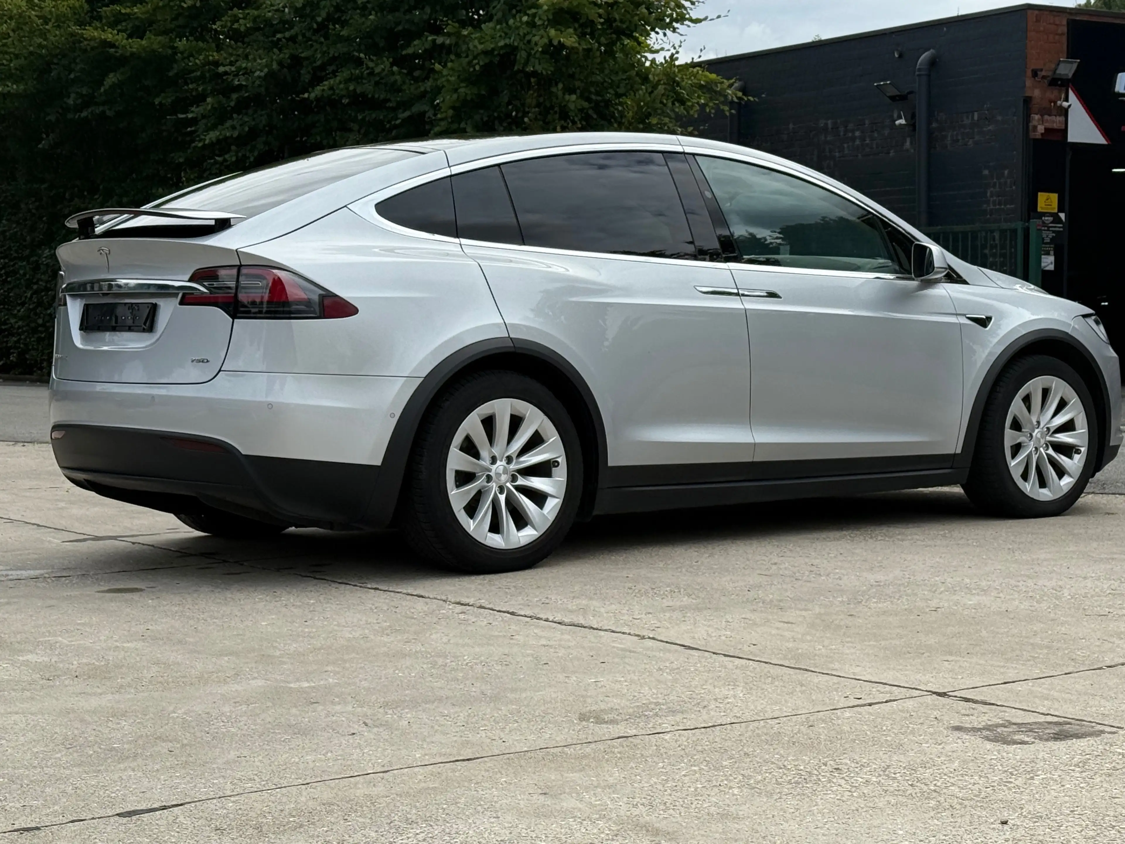 Tesla Model X Model X 75D Allradantrieb — photo 4