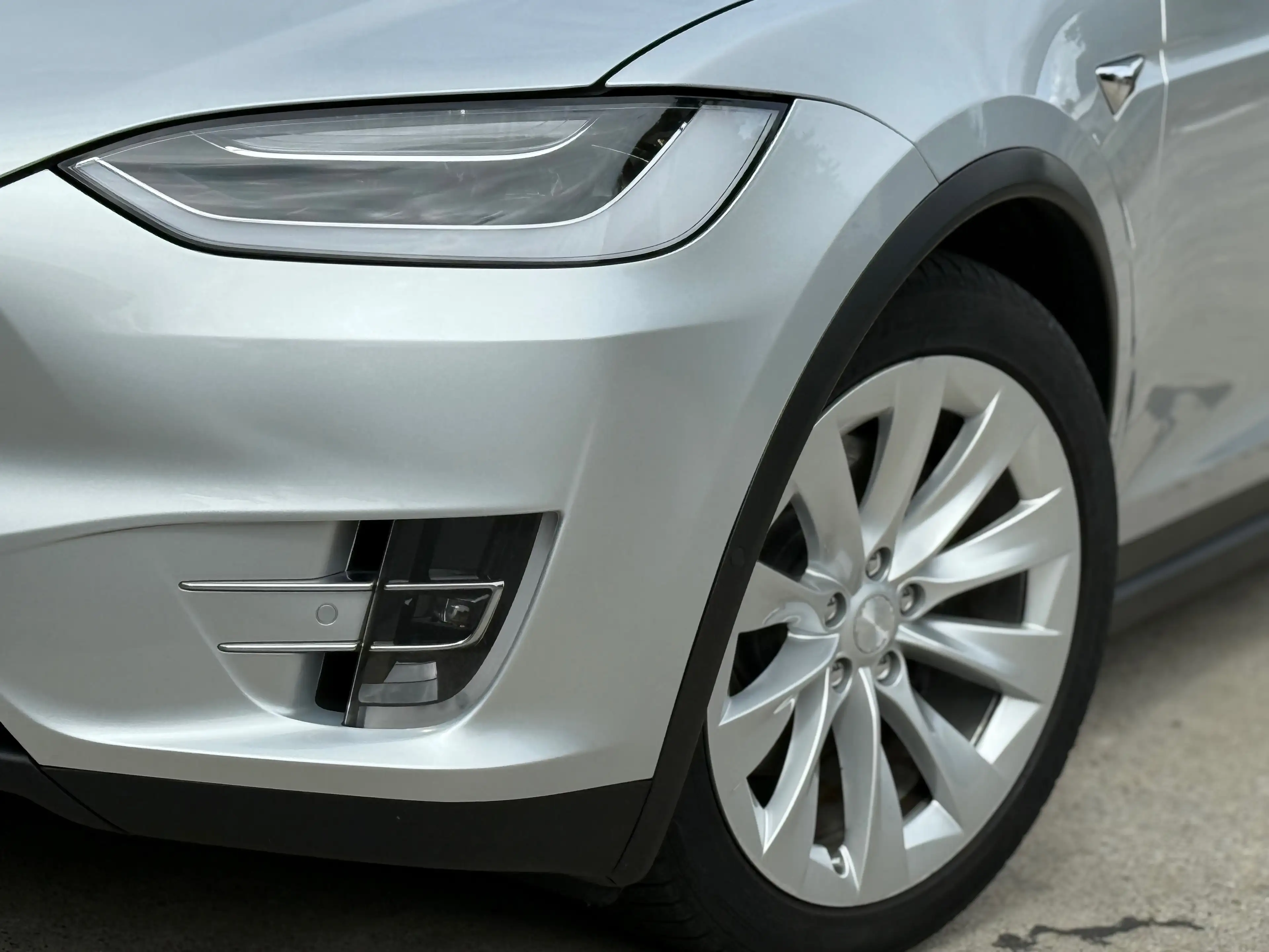 Tesla Model X Model X 75D Allradantrieb — photo 8