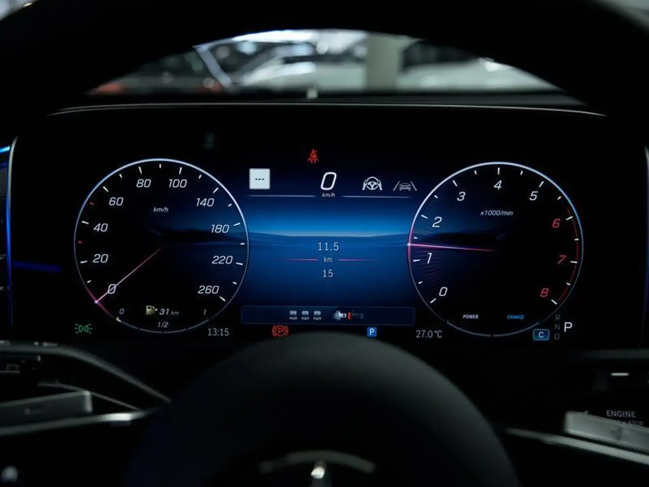 Mercedes-Benz E-Class снимка Mercedes-Benz E-Class