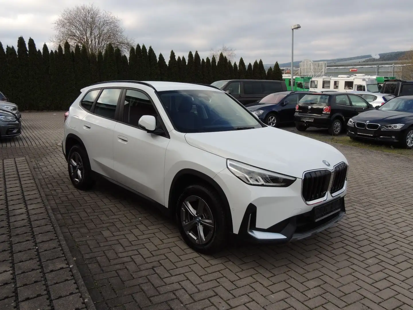 BMW X1 25 e xDrive Weiß - 2